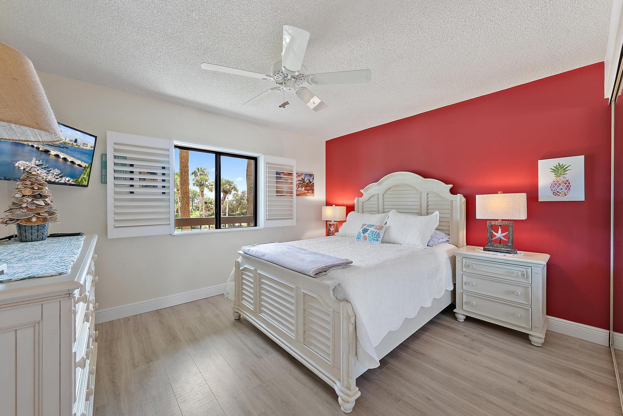 1201 Seafarer Cir #205 Jupiter, FL 33477