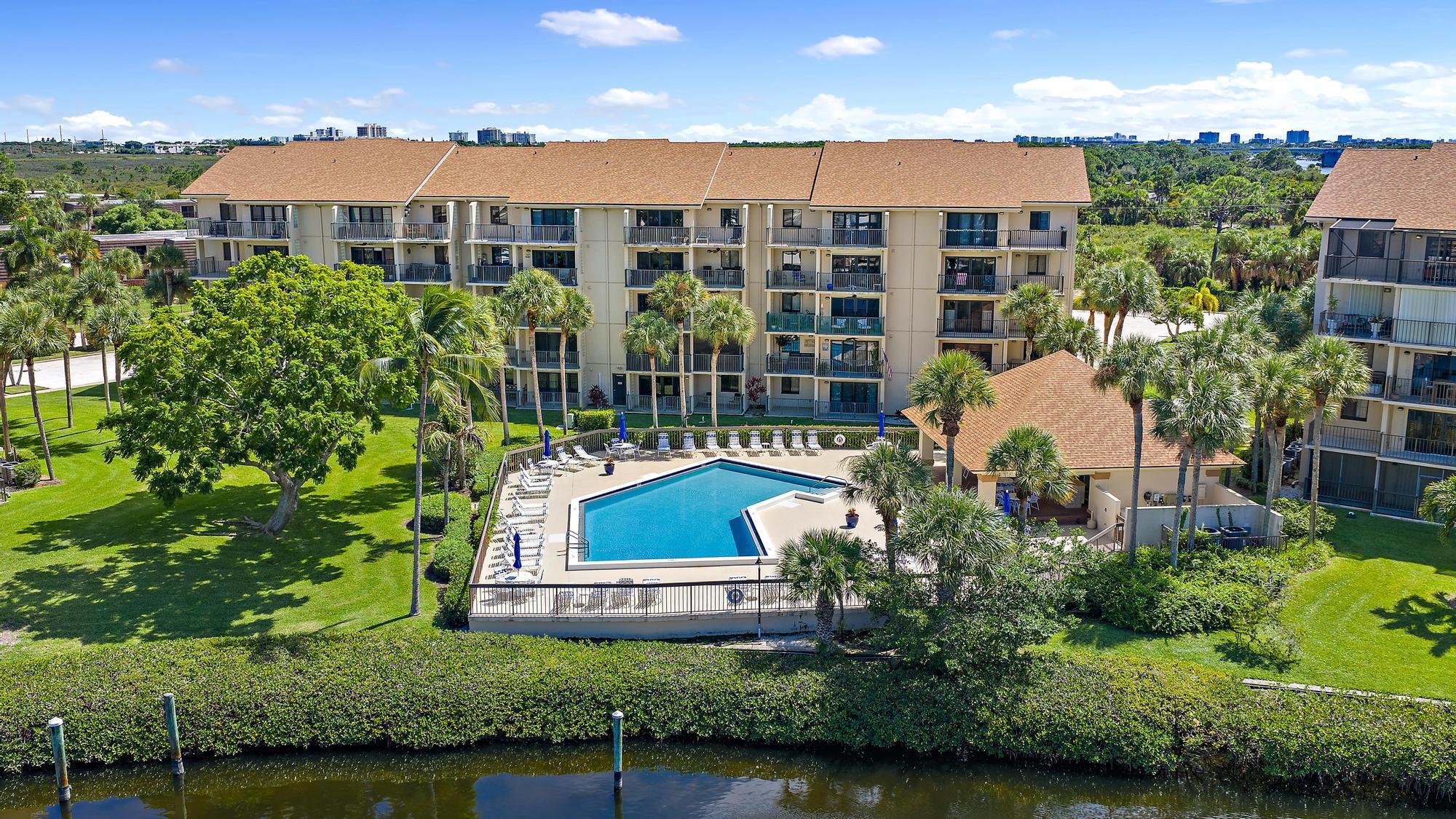 1201 Seafarer Cir #205 Jupiter, FL 33477