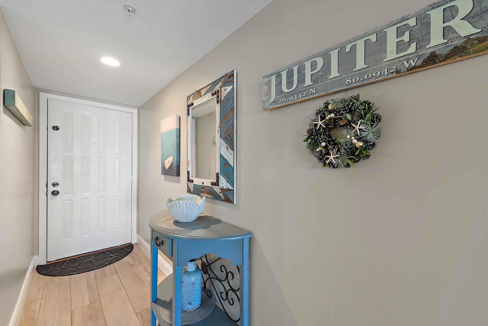 1201 Seafarer Cir #205 Jupiter, FL 33477