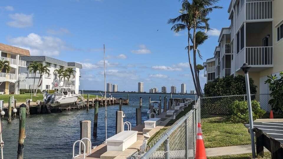 131 Doolen Ct #208