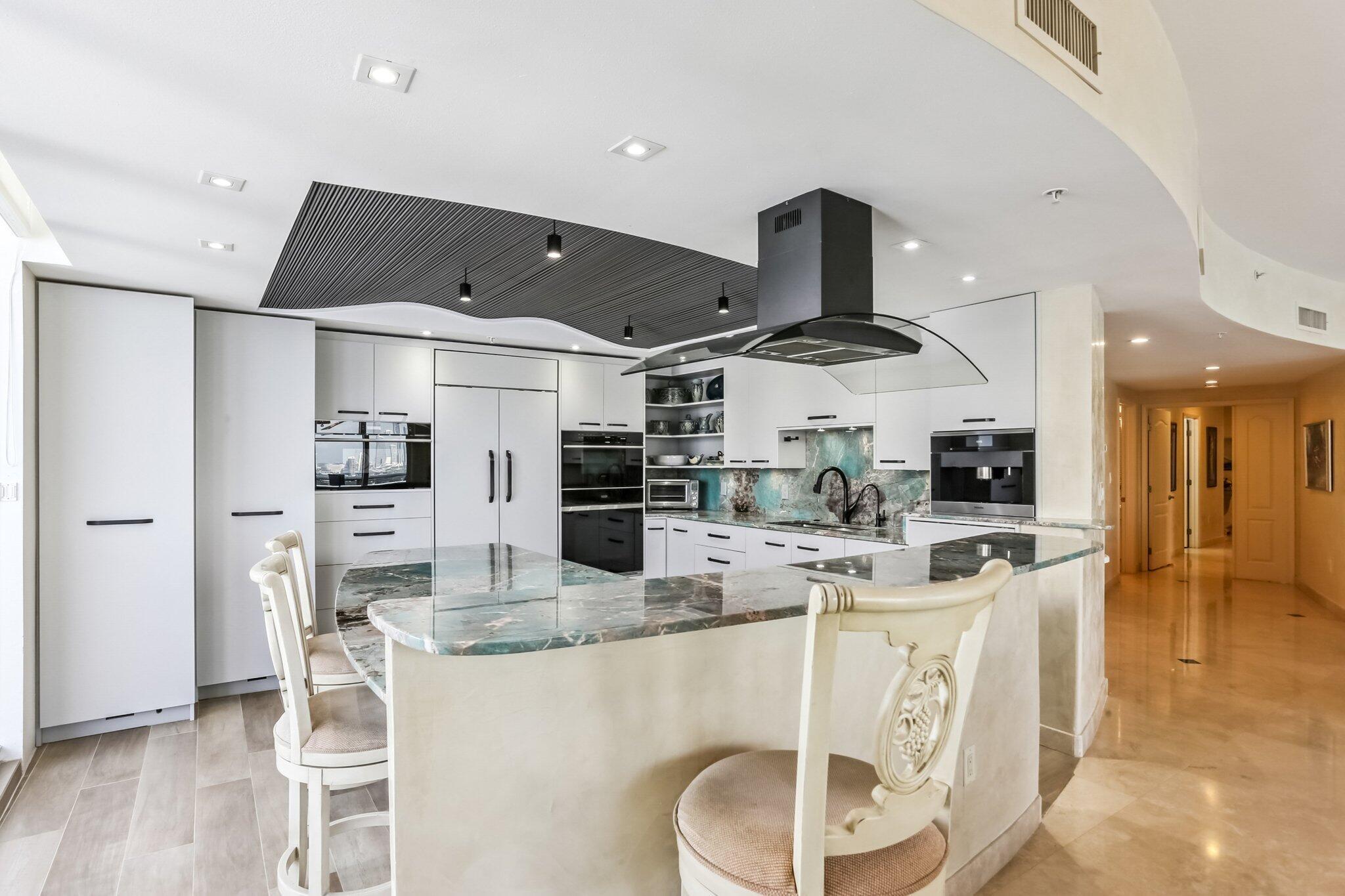 1800 Sunset Harbou Dr #6 Miami Beach, FL 33139