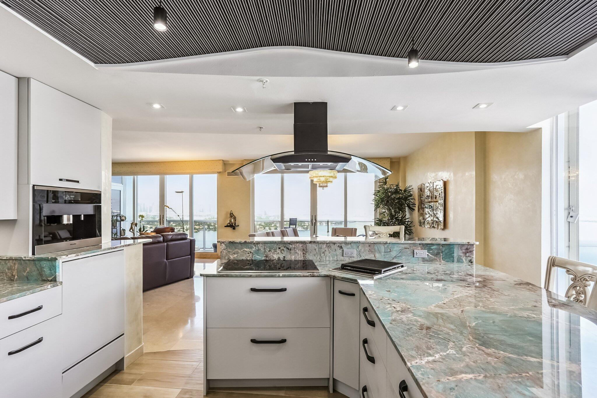 1800 Sunset Harbou Dr #6 Miami Beach, FL 33139