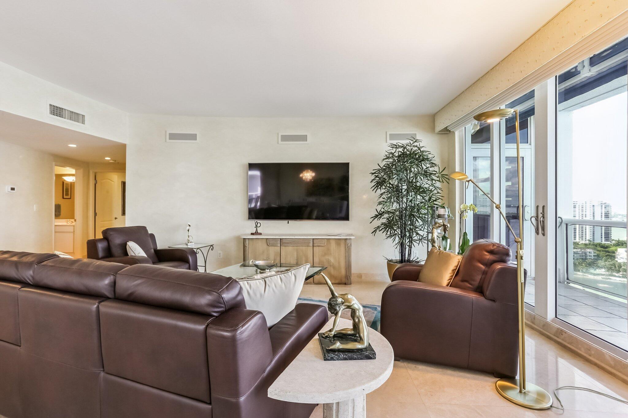 1800 Sunset Harbou Dr #6 Miami Beach, FL 33139