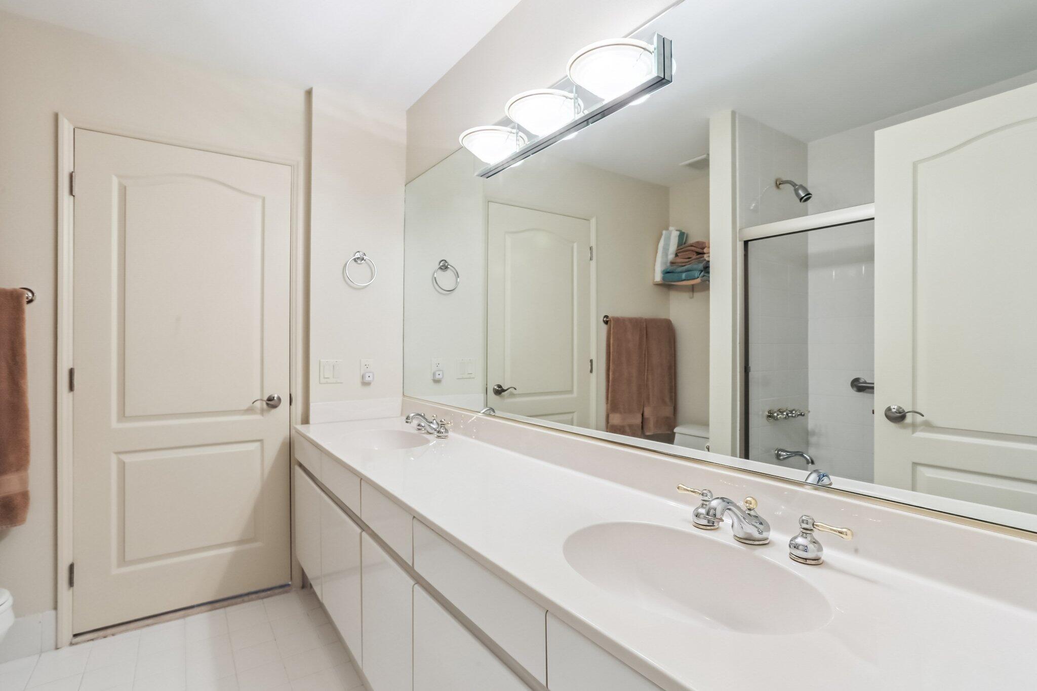 1800 Sunset Harbou Dr #6 Miami Beach, FL 33139