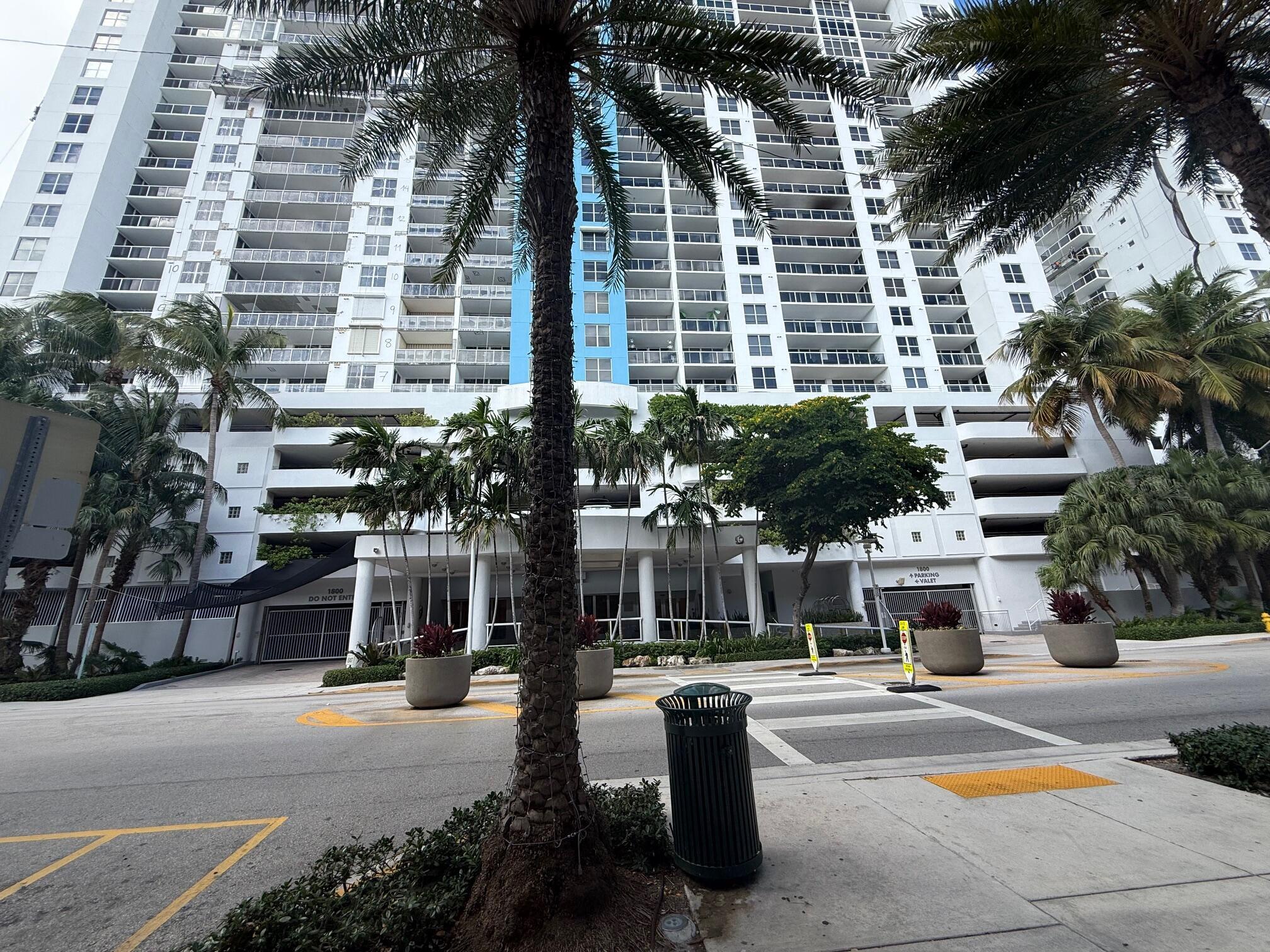 1800 Sunset Harbou Dr #6 Miami Beach, FL 33139