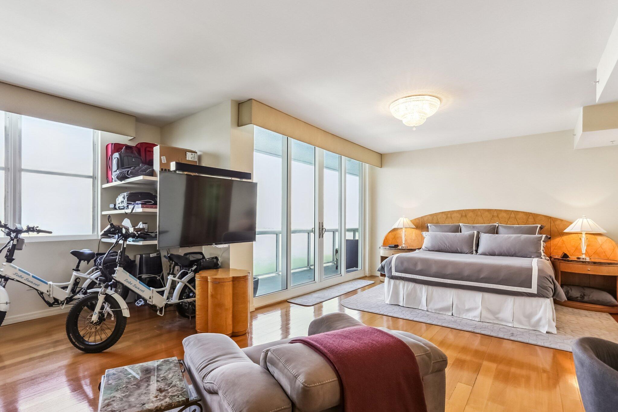 1800 Sunset Harbou Dr #6 Miami Beach, FL 33139