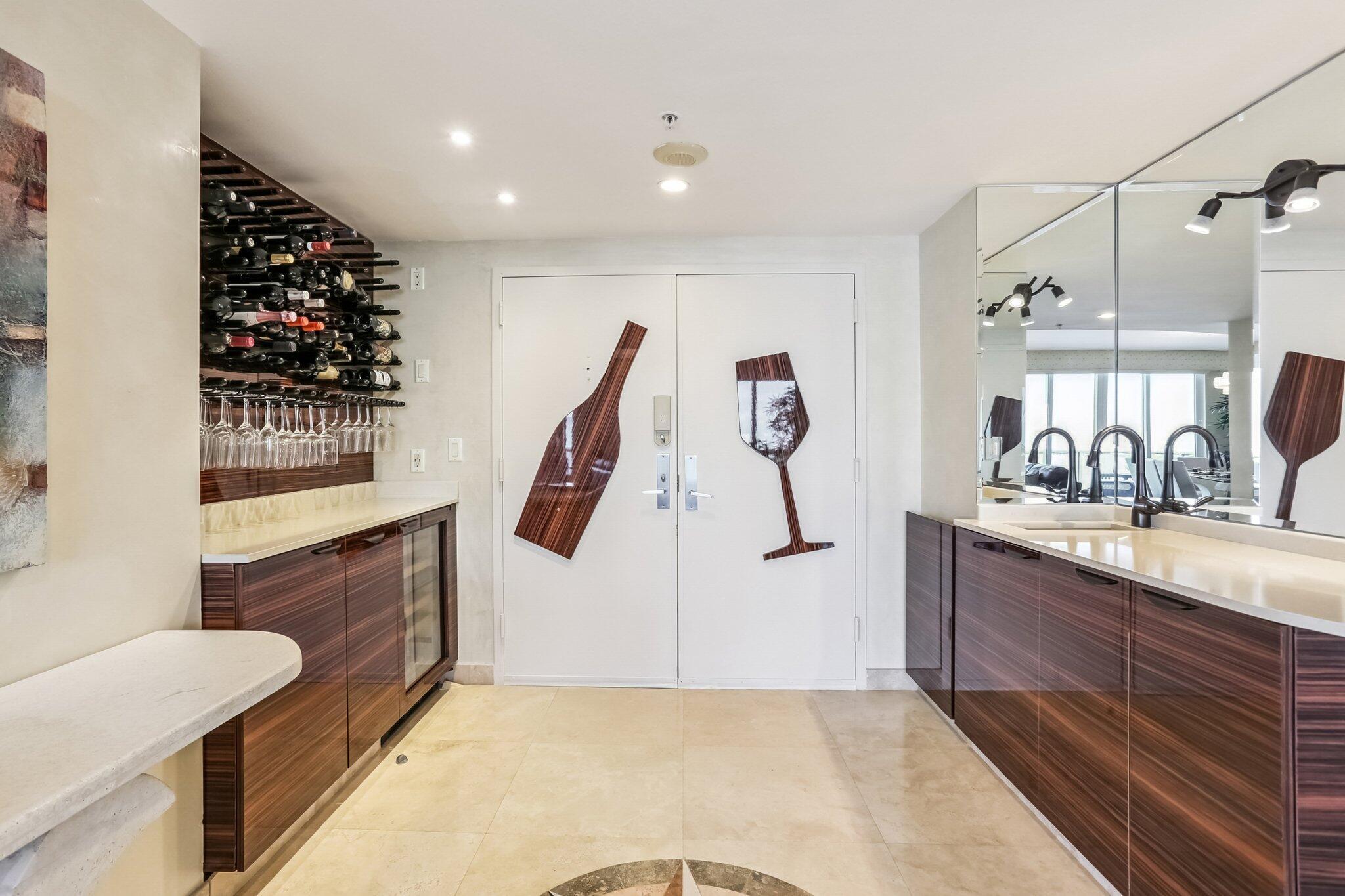 1800 Sunset Harbou Dr #6 Miami Beach, FL 33139