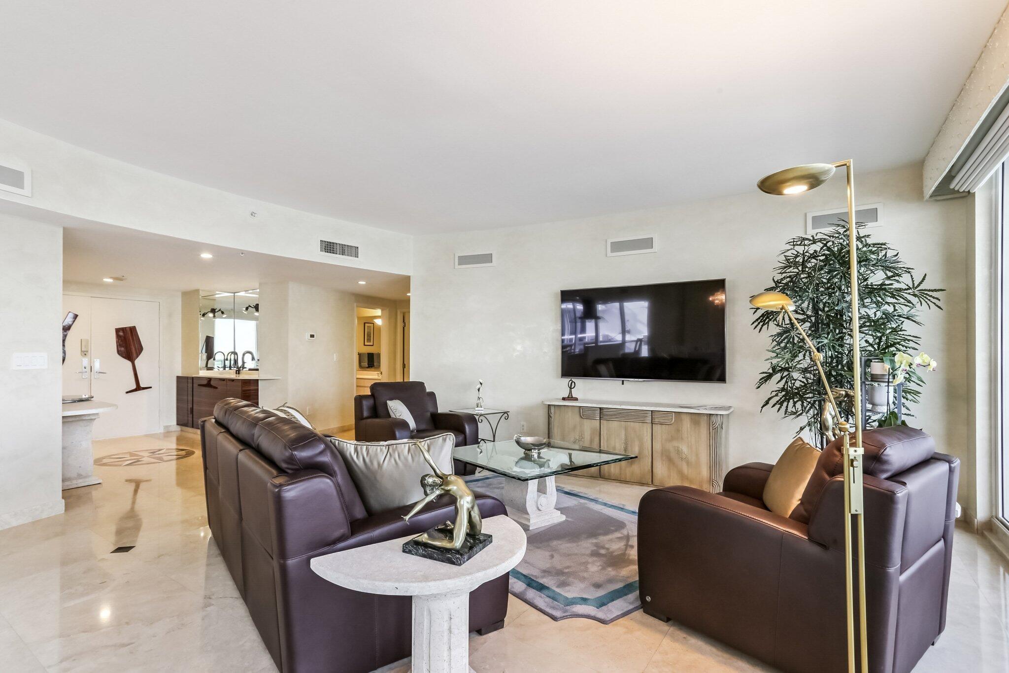 1800 Sunset Harbou Dr #6 Miami Beach, FL 33139