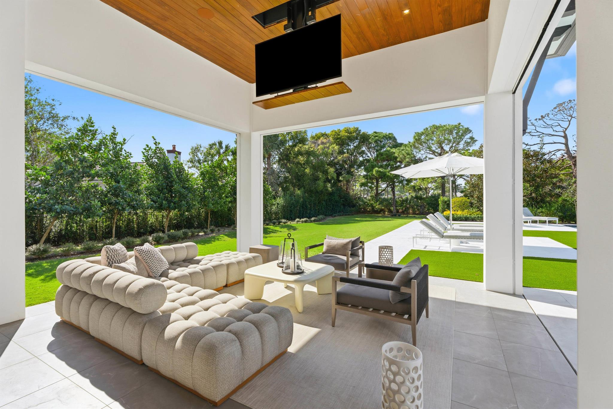 210 Bears Clb Dr Jupiter, FL 33477