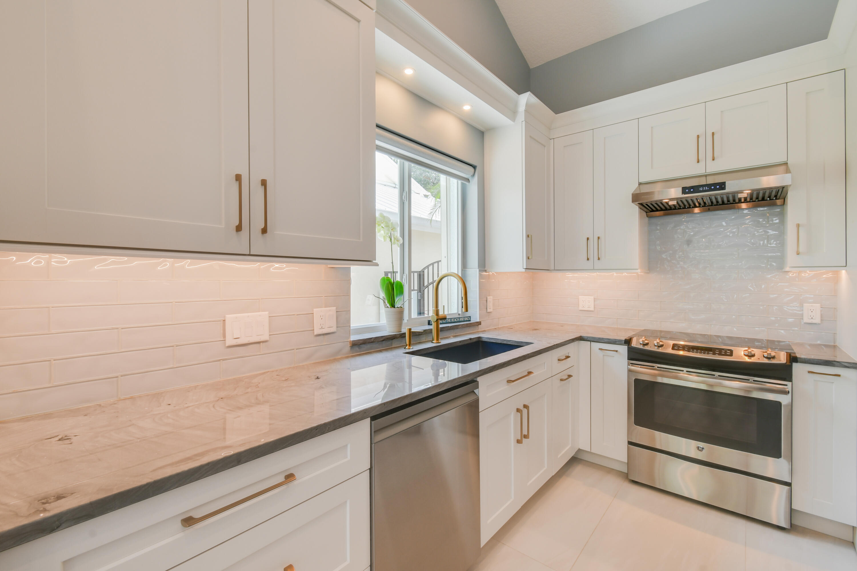 438 River Edge Jupiter, FL 33477