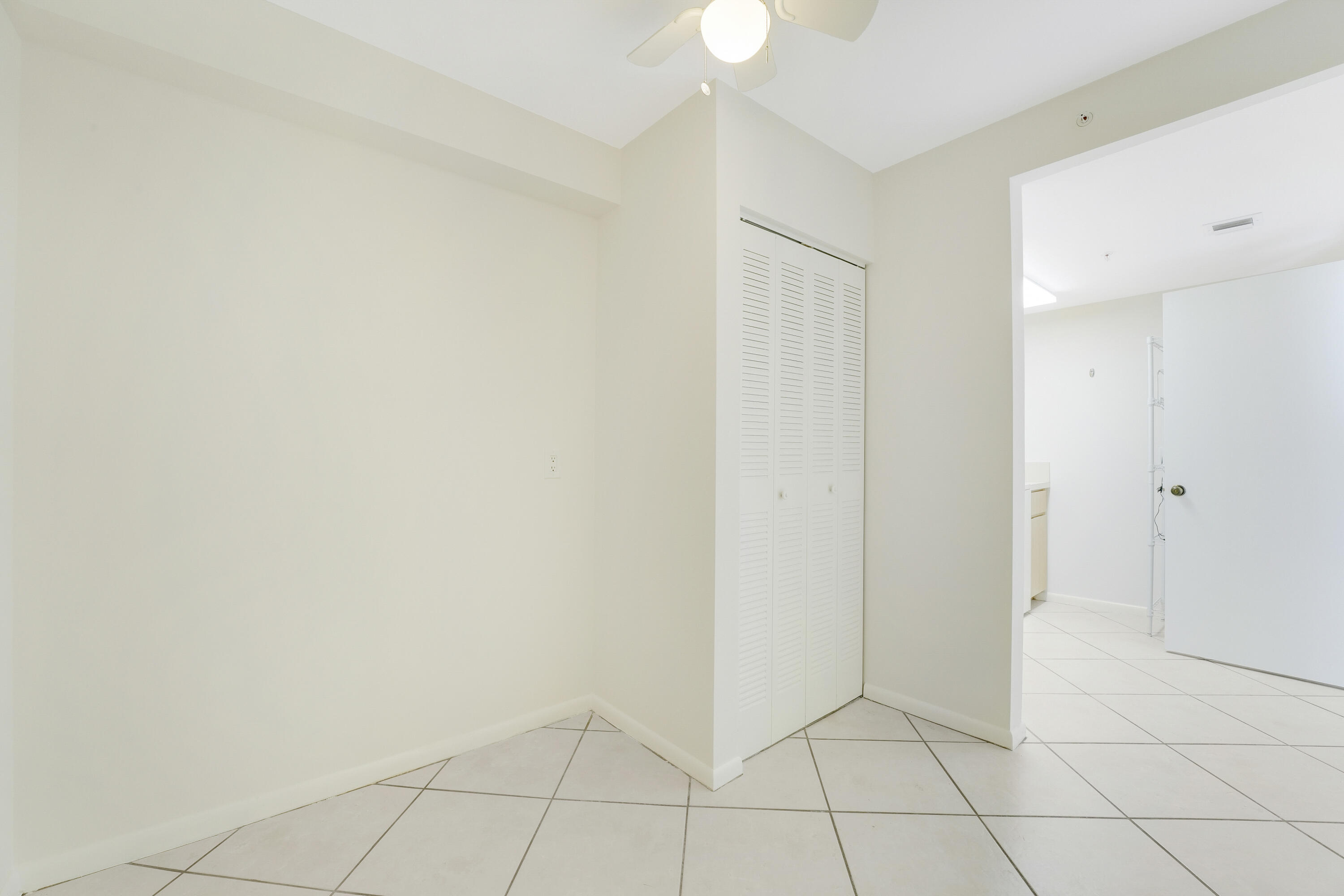 1001 Seafarer #305 Jupiter, FL 33477