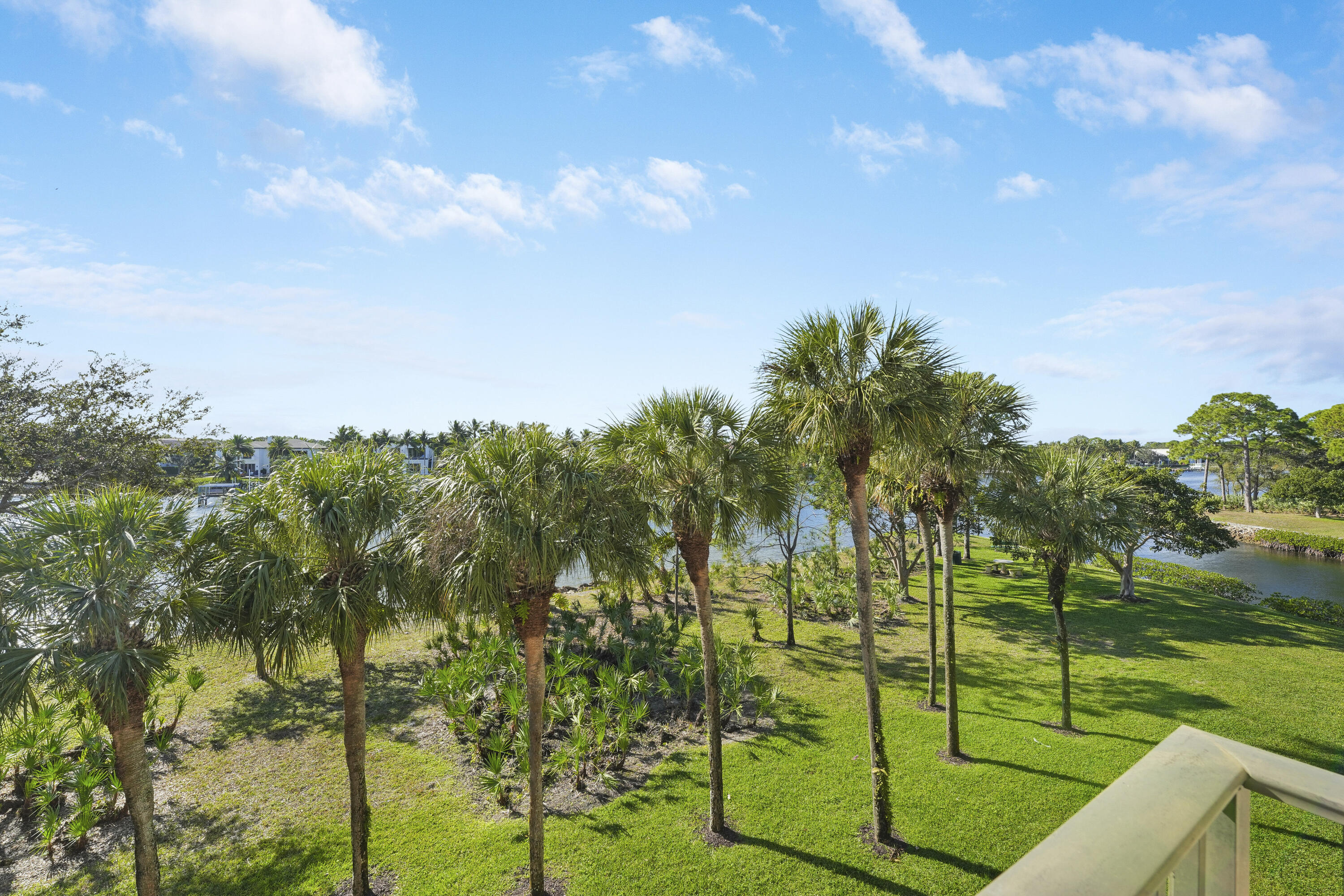 1001 Seafarer #305 Jupiter, FL 33477