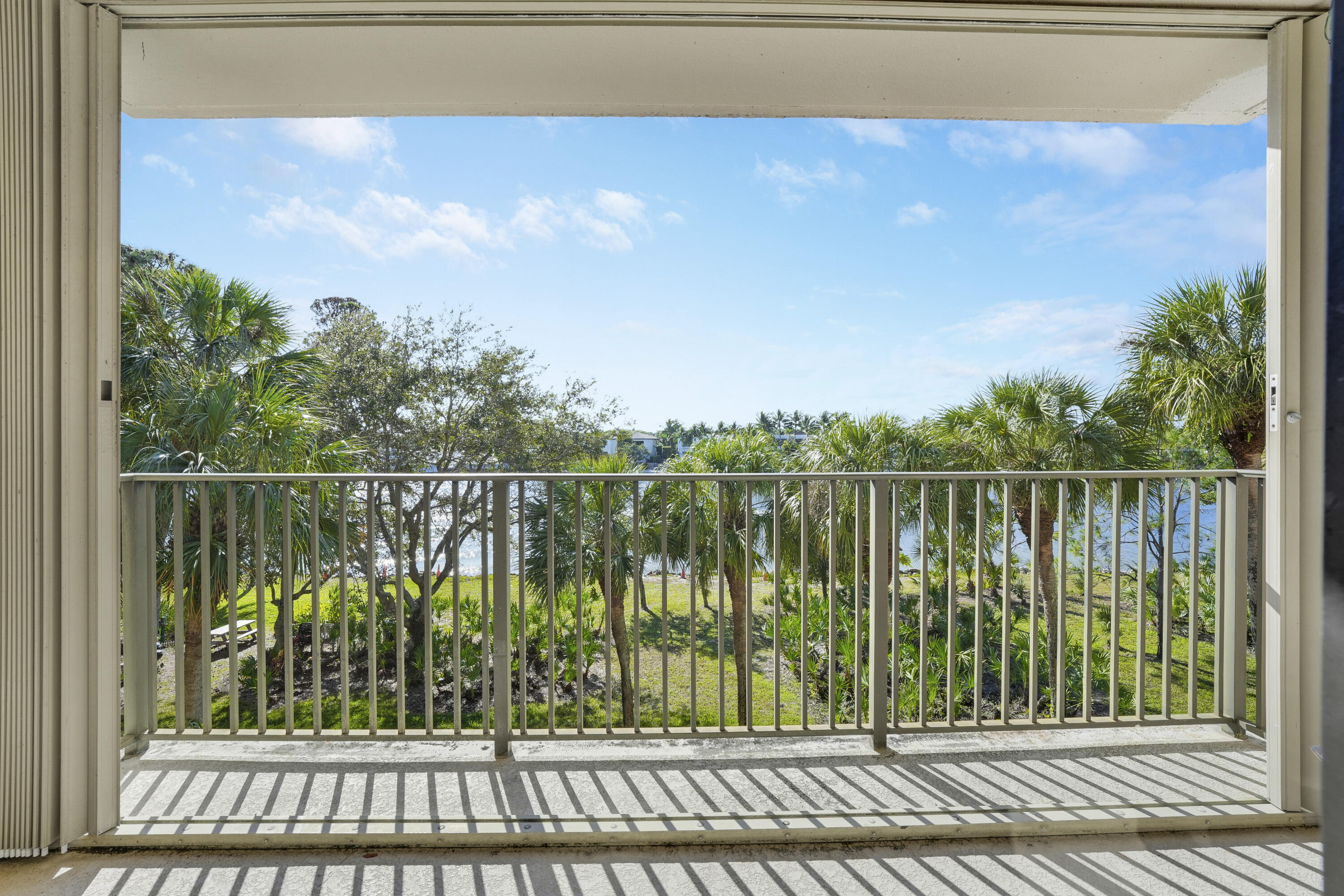 1001 Seafarer #305 Jupiter, FL 33477