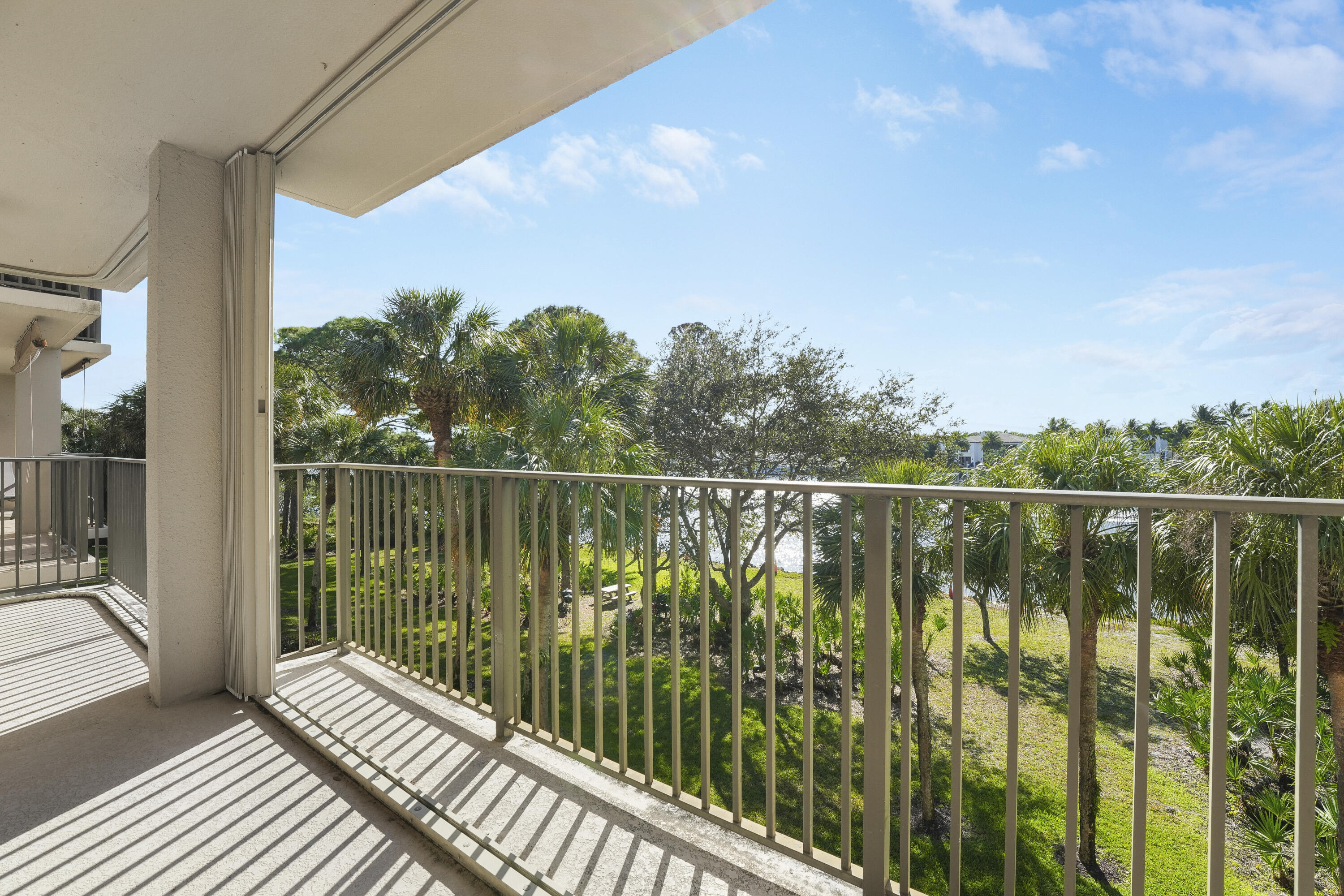 1001 Seafarer #305 Jupiter, FL 33477