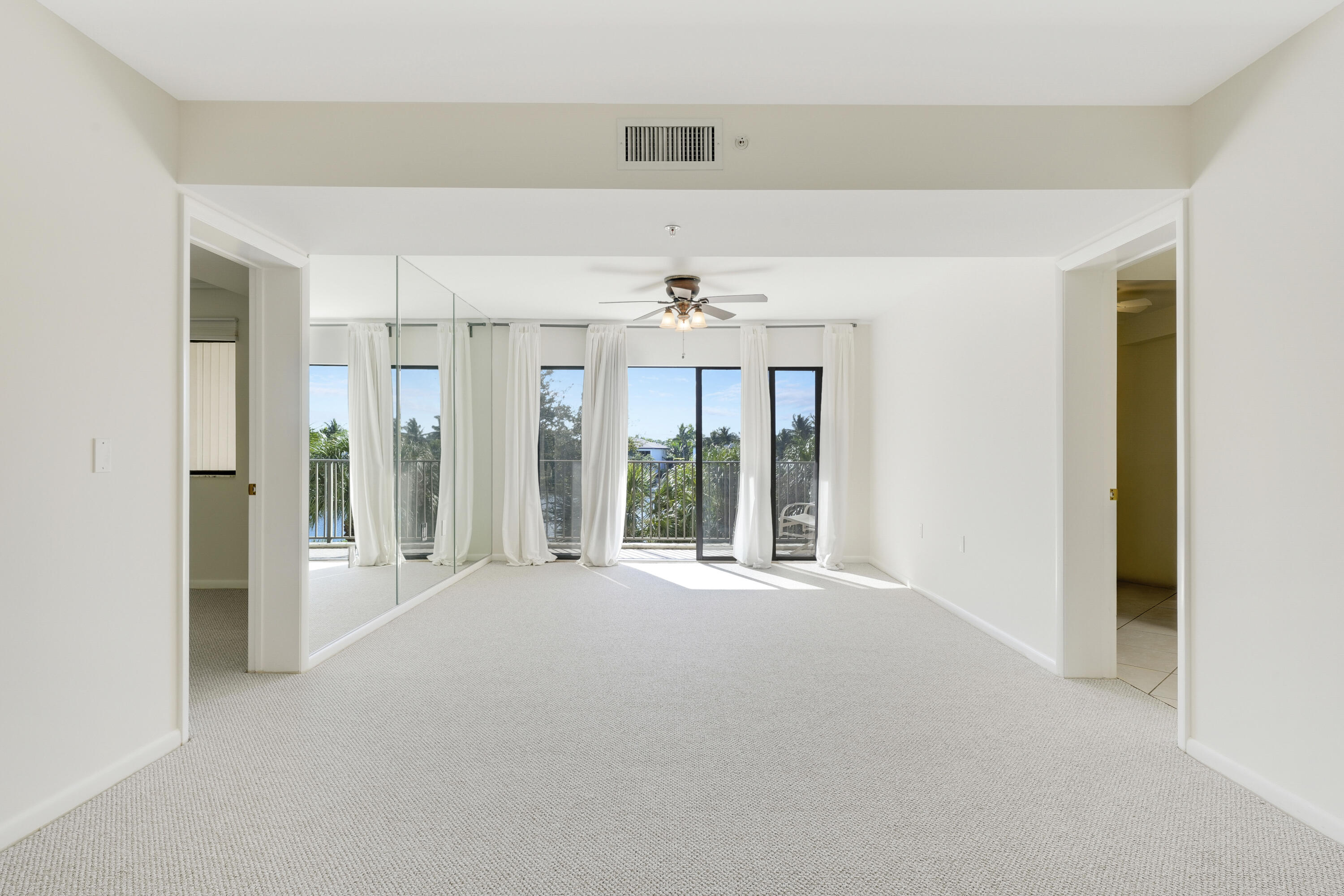 1001 Seafarer #305 Jupiter, FL 33477