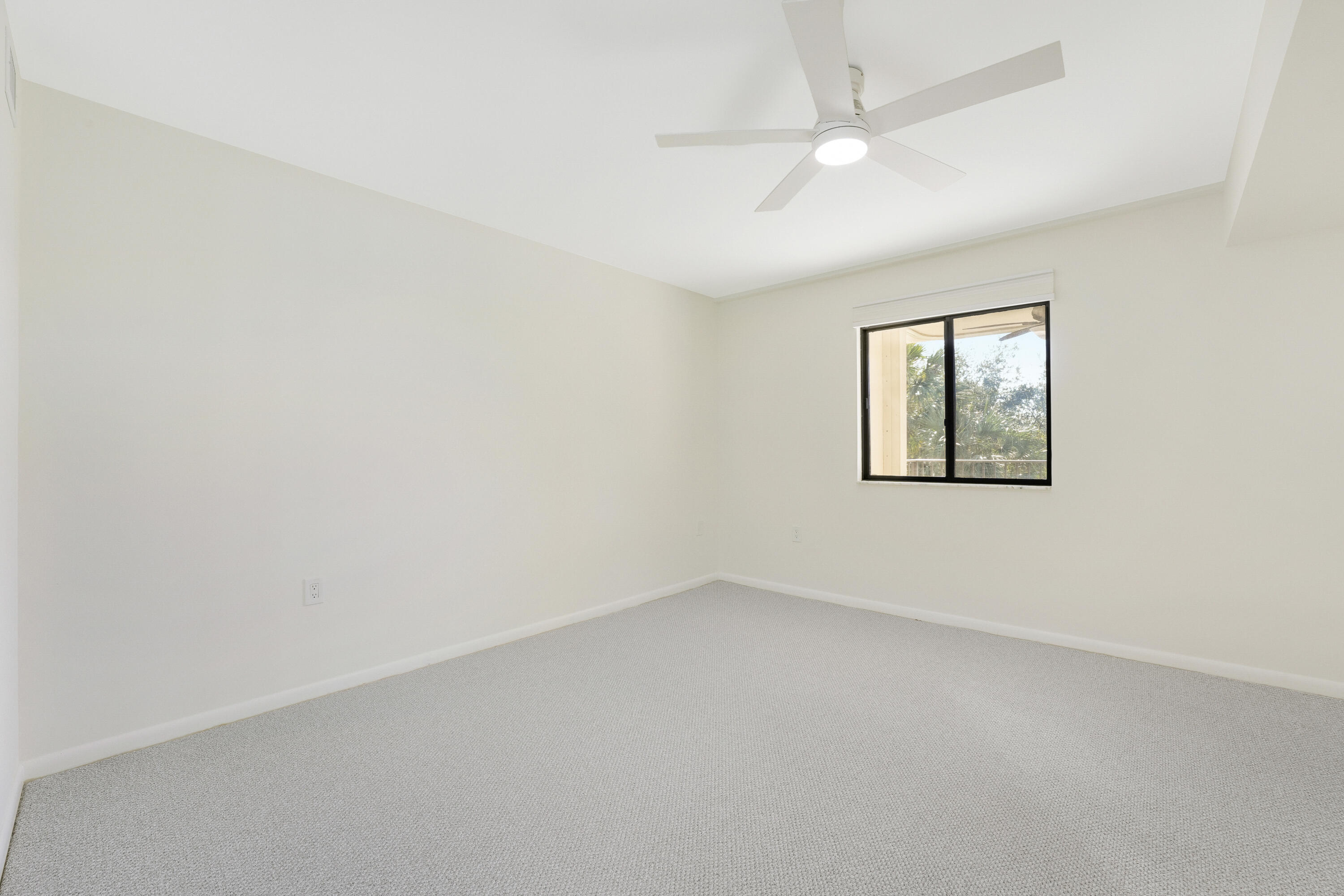 1001 Seafarer #305 Jupiter, FL 33477