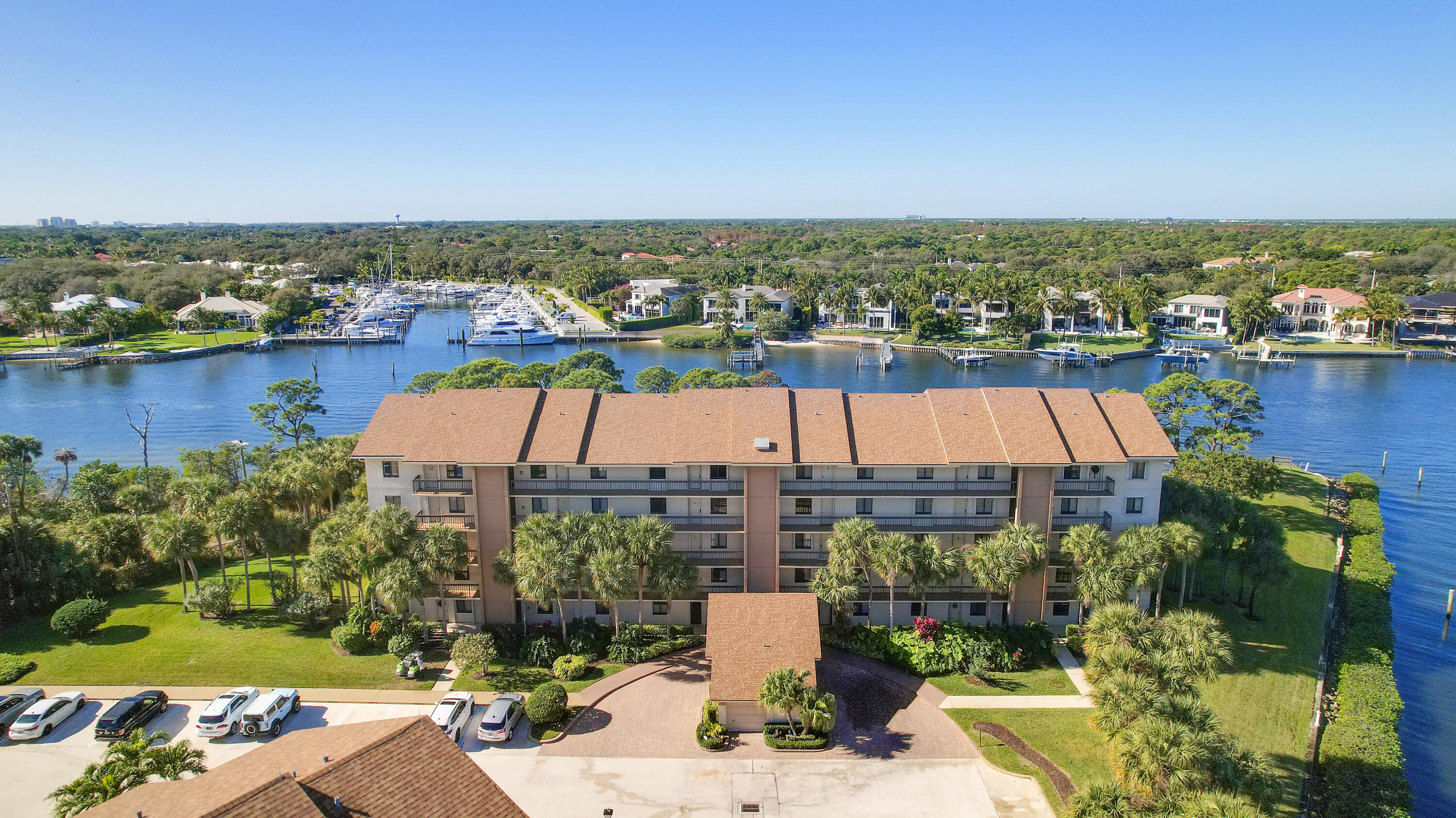1001 Seafarer #305 Jupiter, FL 33477