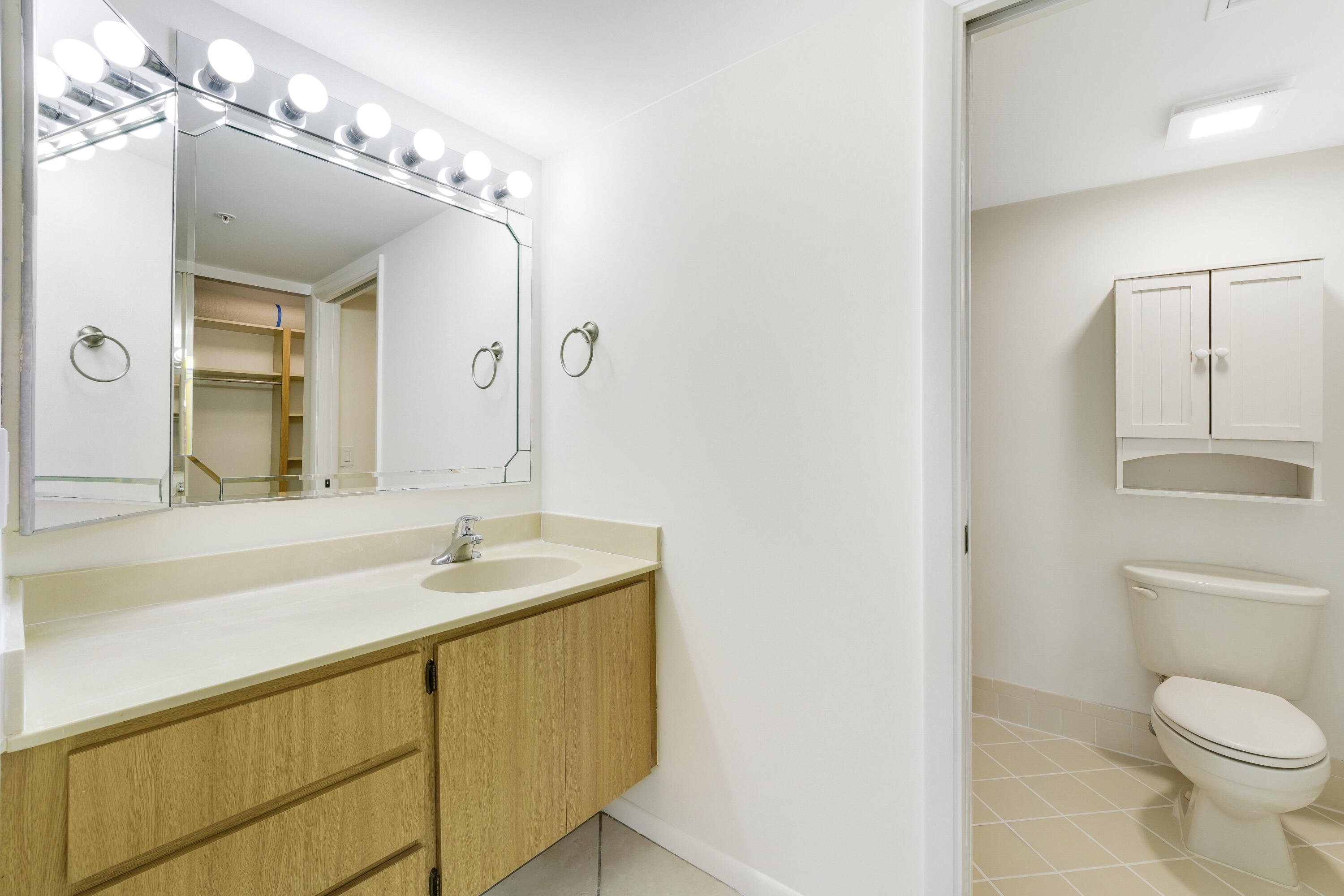 1001 Seafarer #305 Jupiter, FL 33477