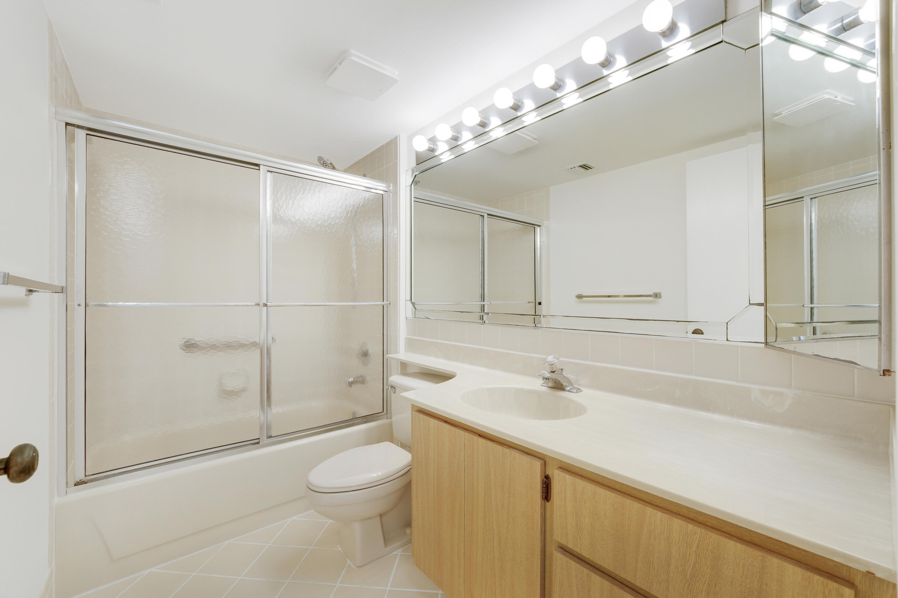 1001 Seafarer #305 Jupiter, FL 33477