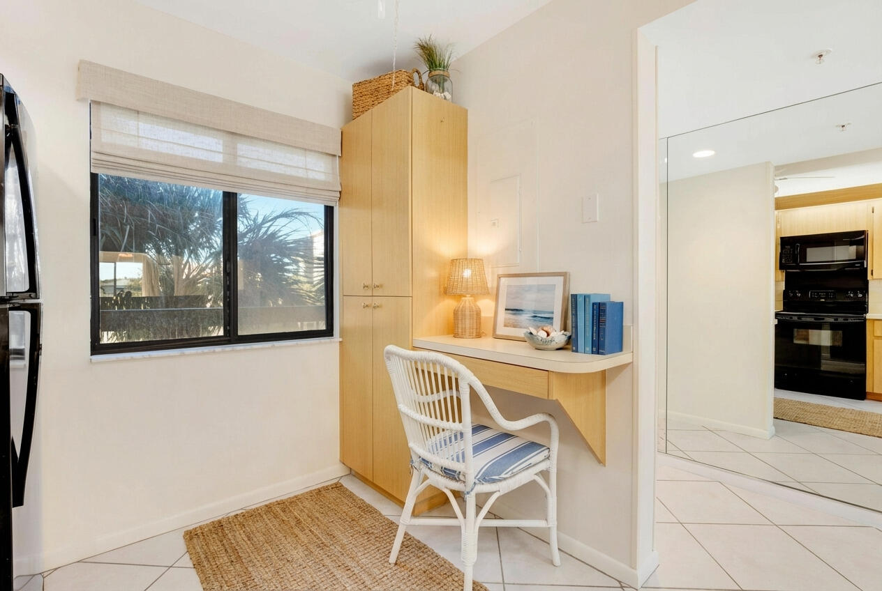 1001 Seafarer #305 Jupiter, FL 33477