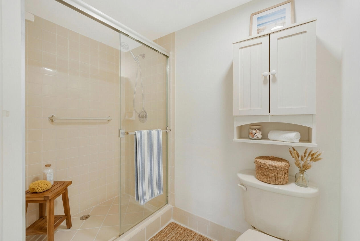 1001 Seafarer #305 Jupiter, FL 33477