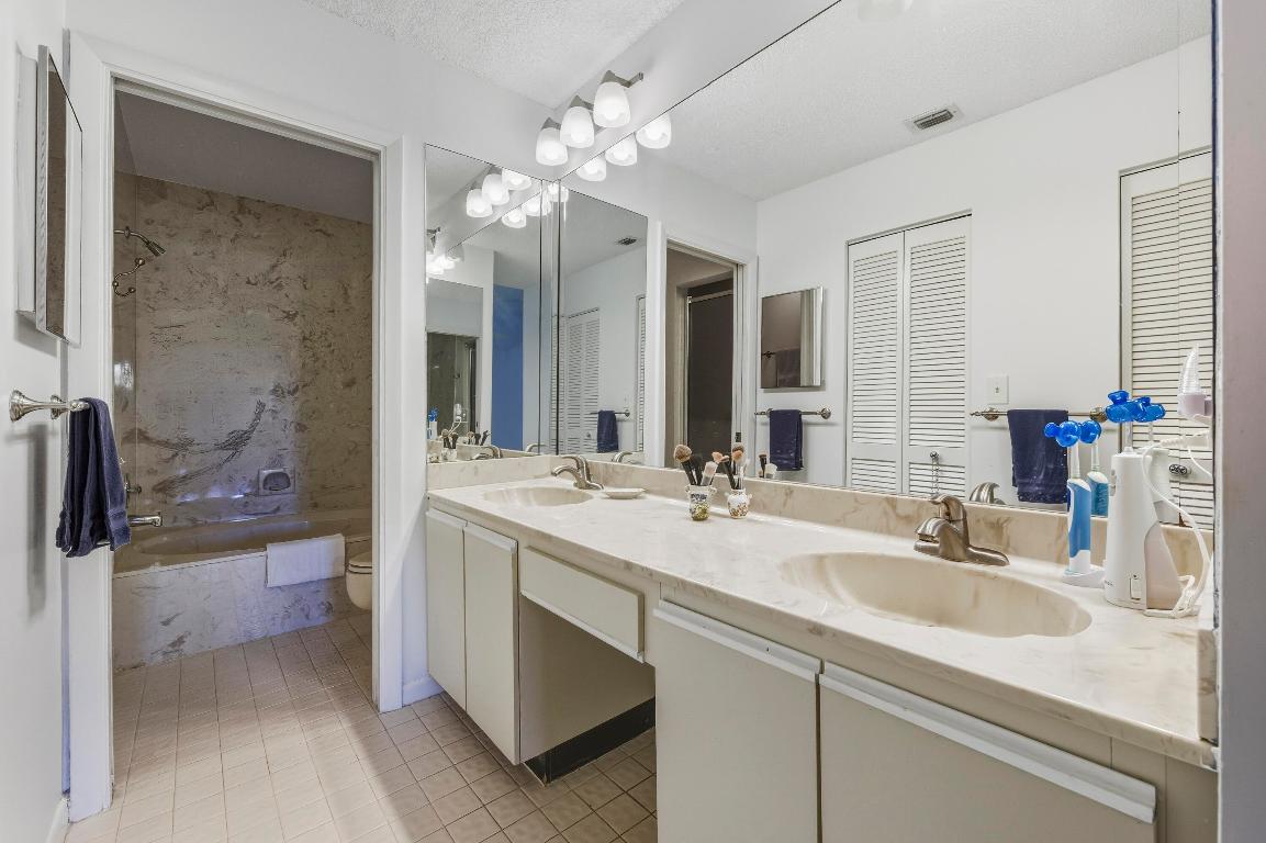 5121 Oak Hl #423 Delray Beach, FL 33484