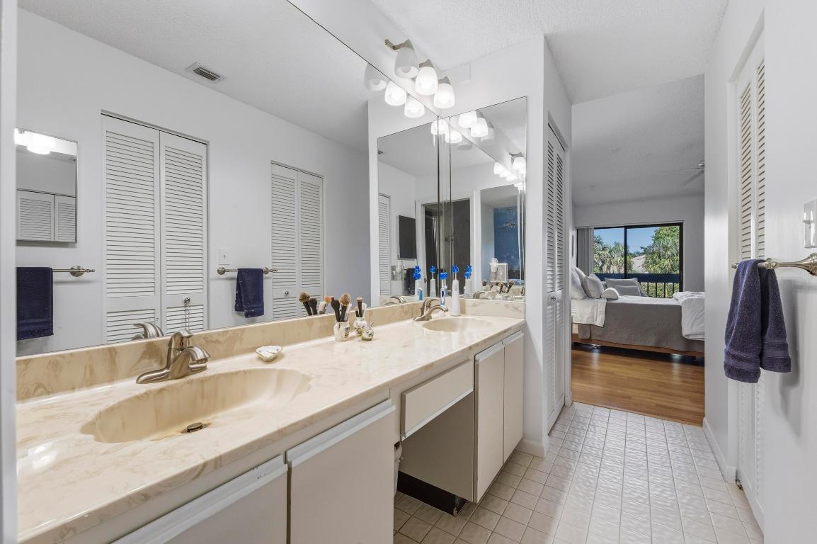 5121 Oak Hl #423 Delray Beach, FL 33484