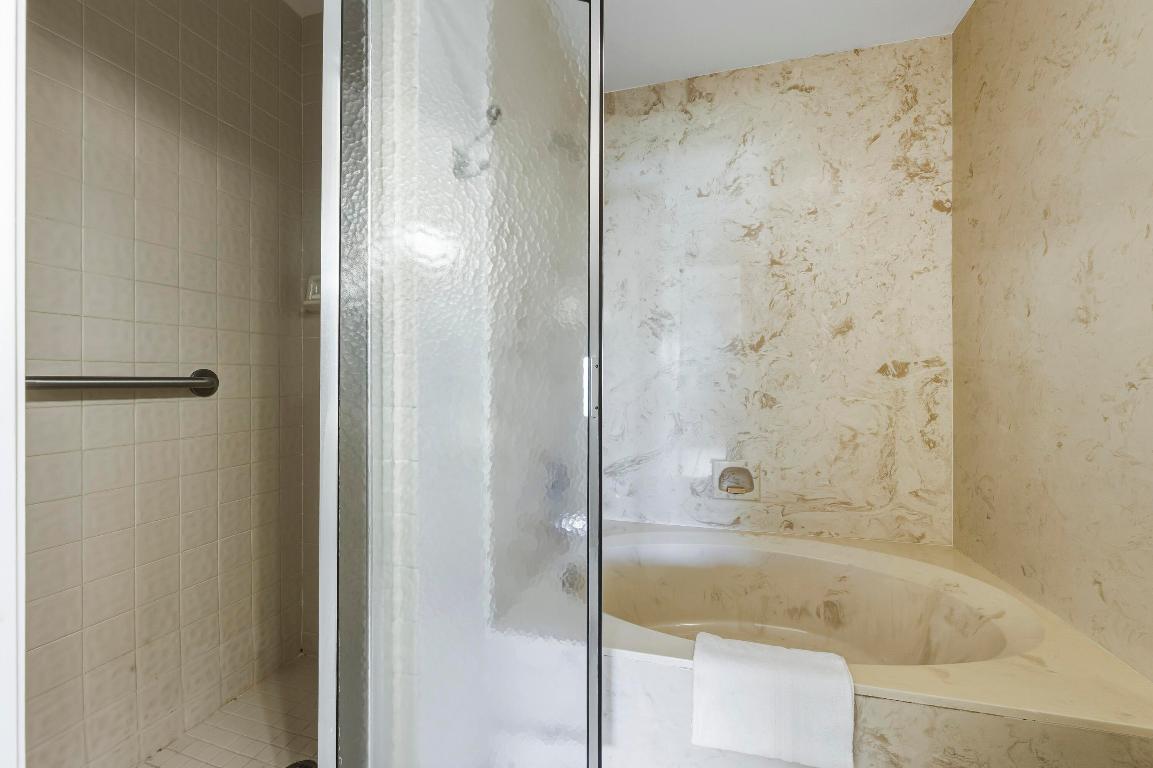 5121 Oak Hl #423 Delray Beach, FL 33484