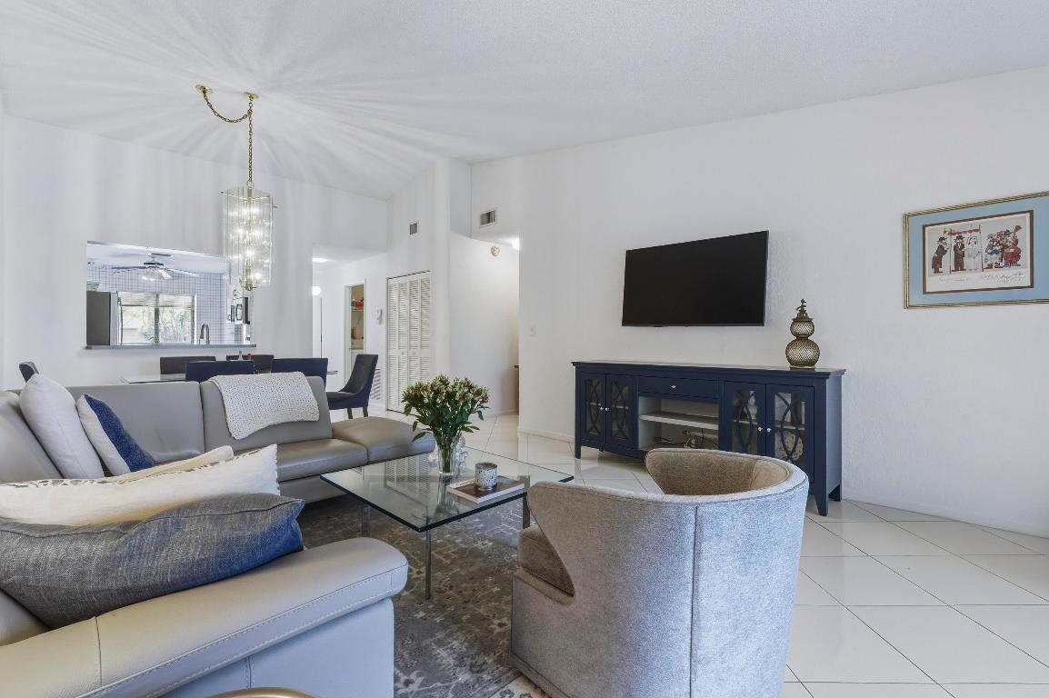 5121 Oak Hl #423 Delray Beach, FL 33484