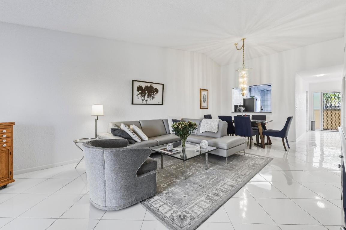 5121 Oak Hl #423 Delray Beach, FL 33484