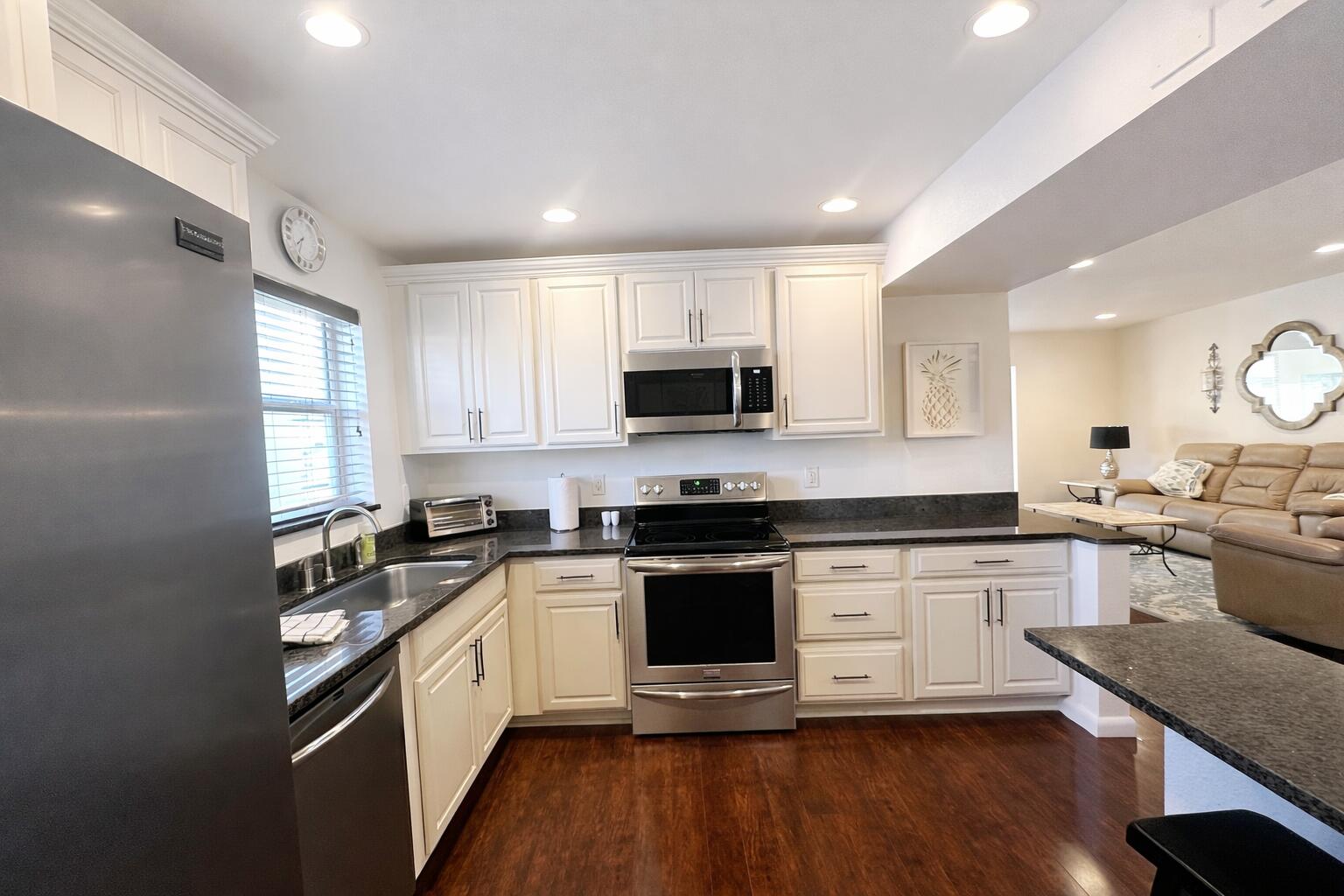 11 Colonial Clb #201