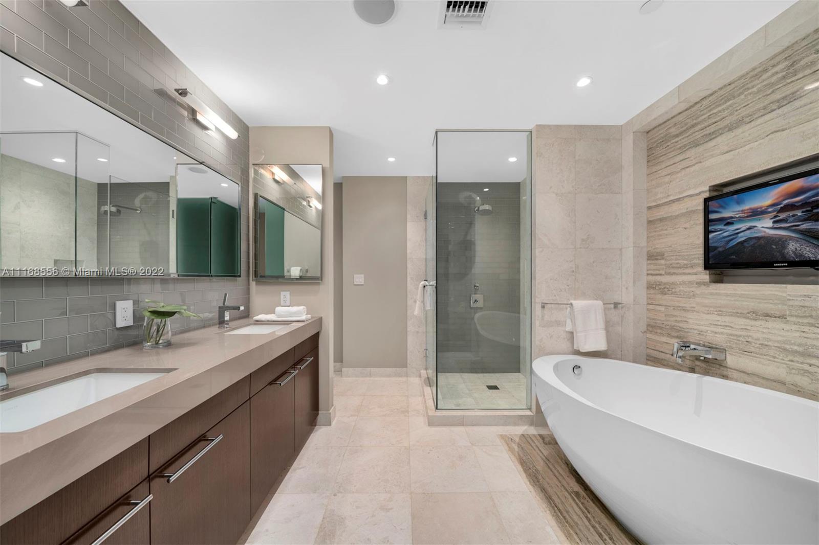image Four Seasons Residences25