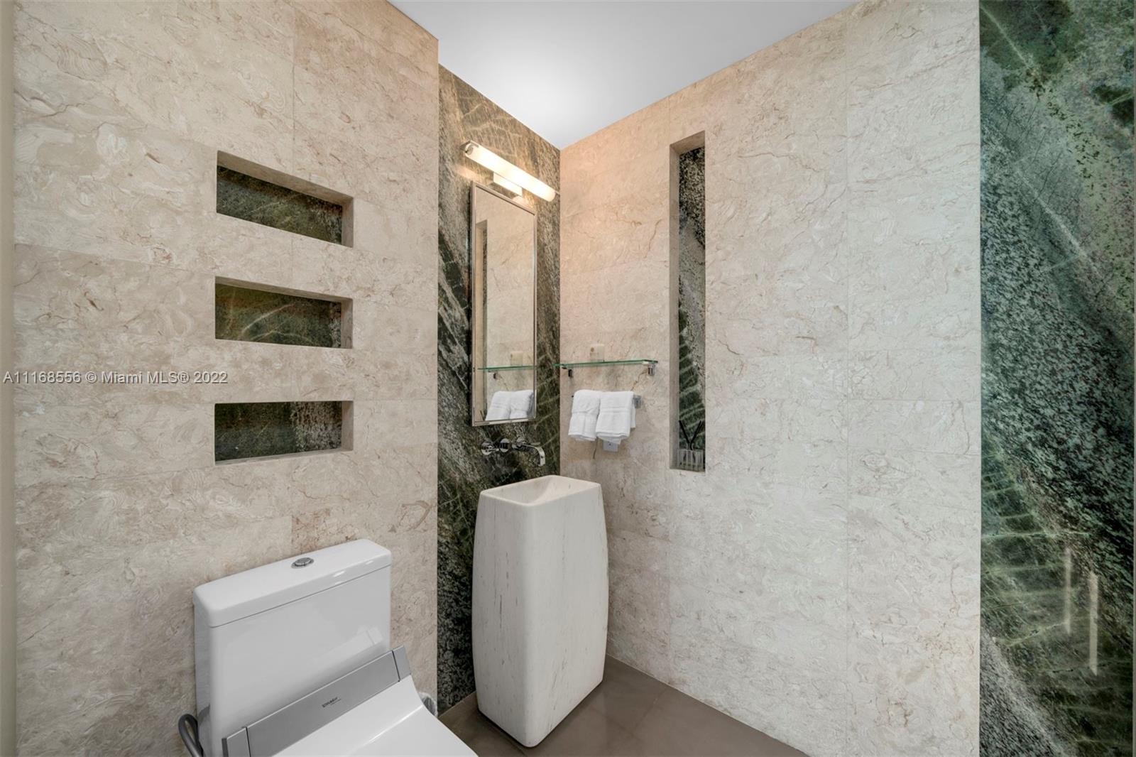 image Four Seasons Residences27