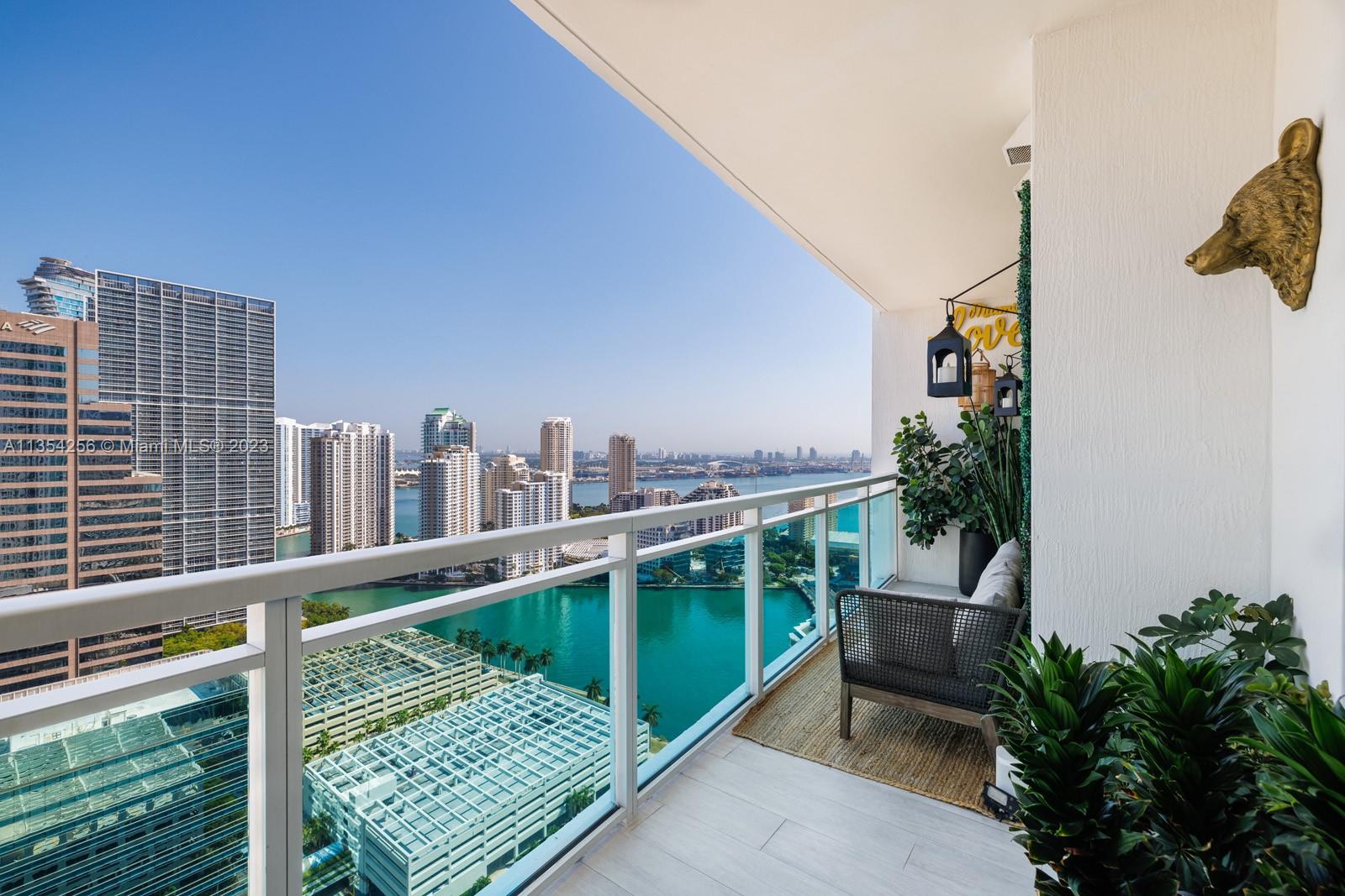950 Brickell Bay Dr #3504