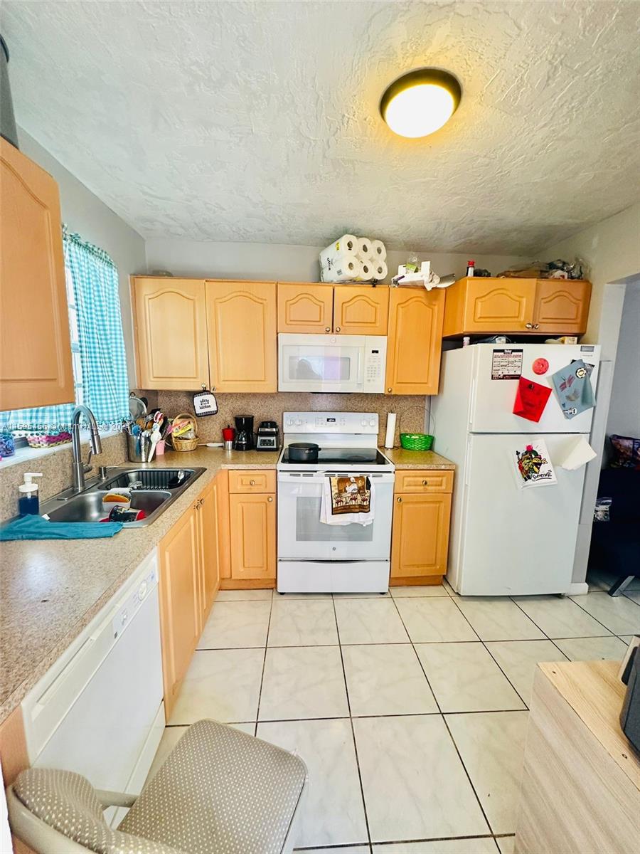 image VILLAGE AT DADELAND CONDO2