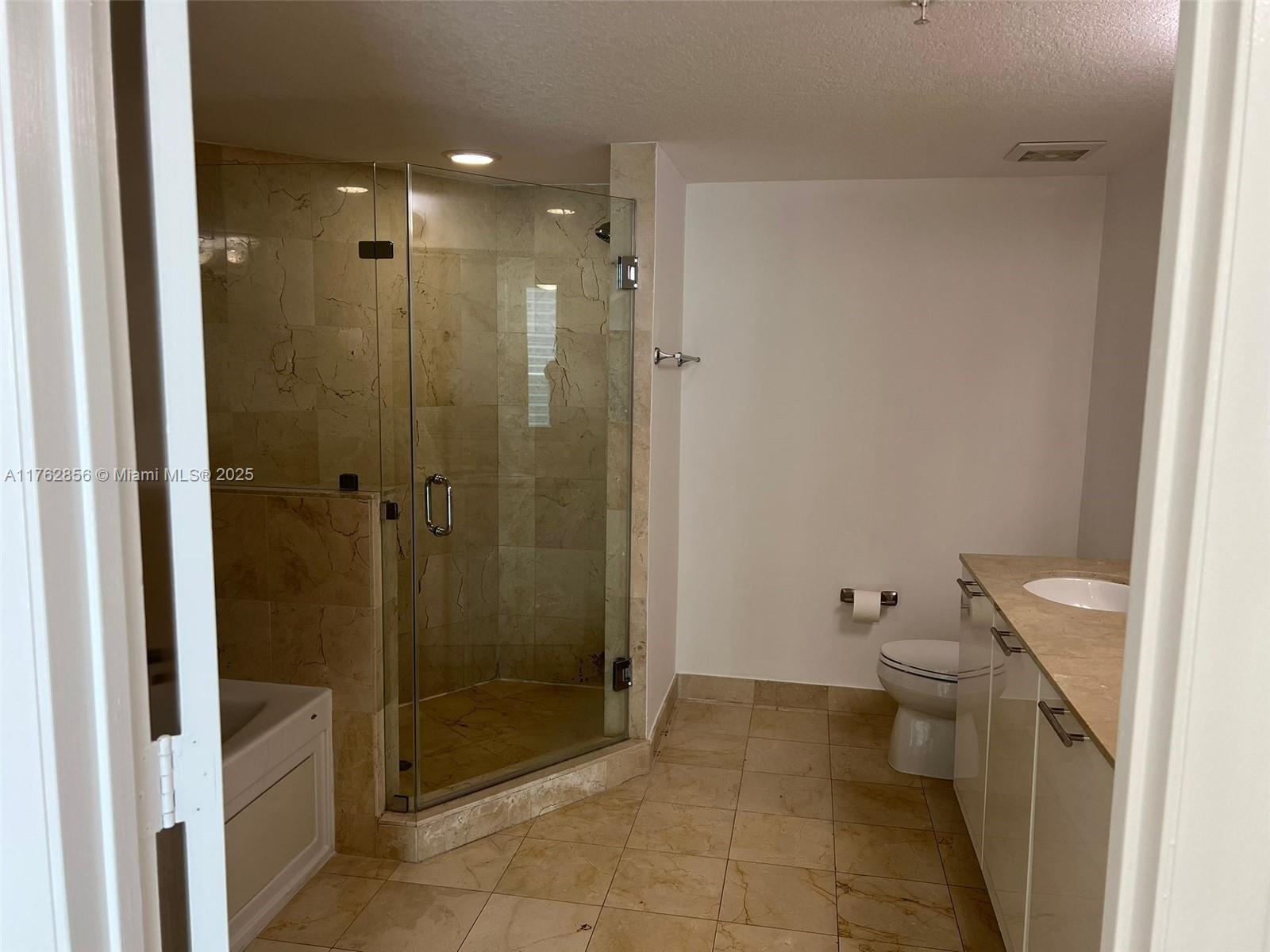 image 1800 Club Condo25