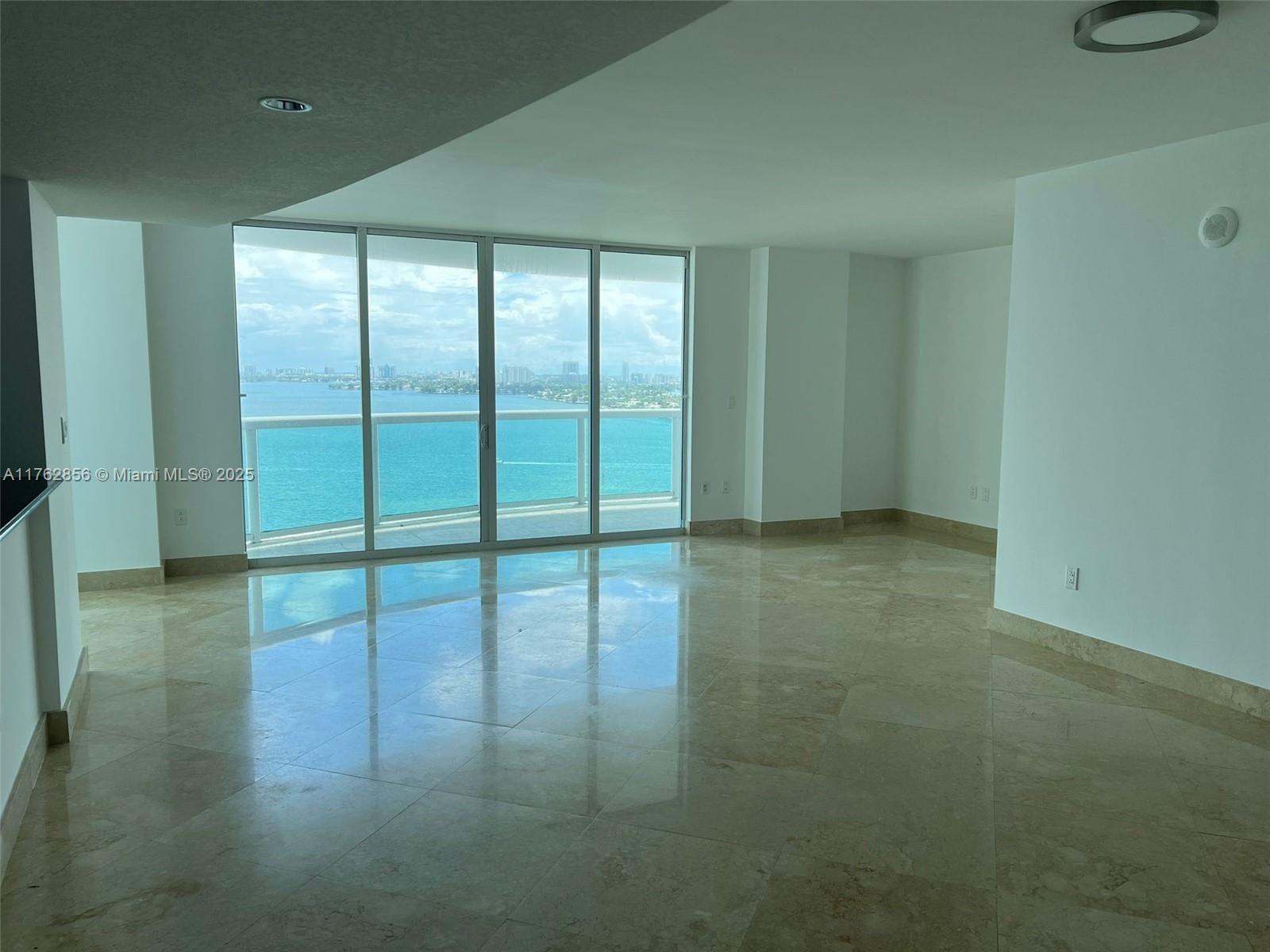 image 1800 Club Condo26