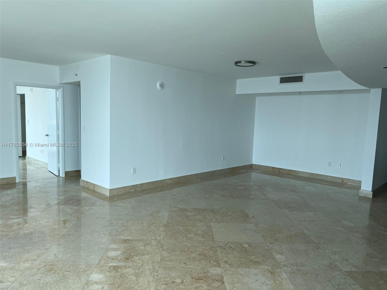 image 1800 Club Condo27
