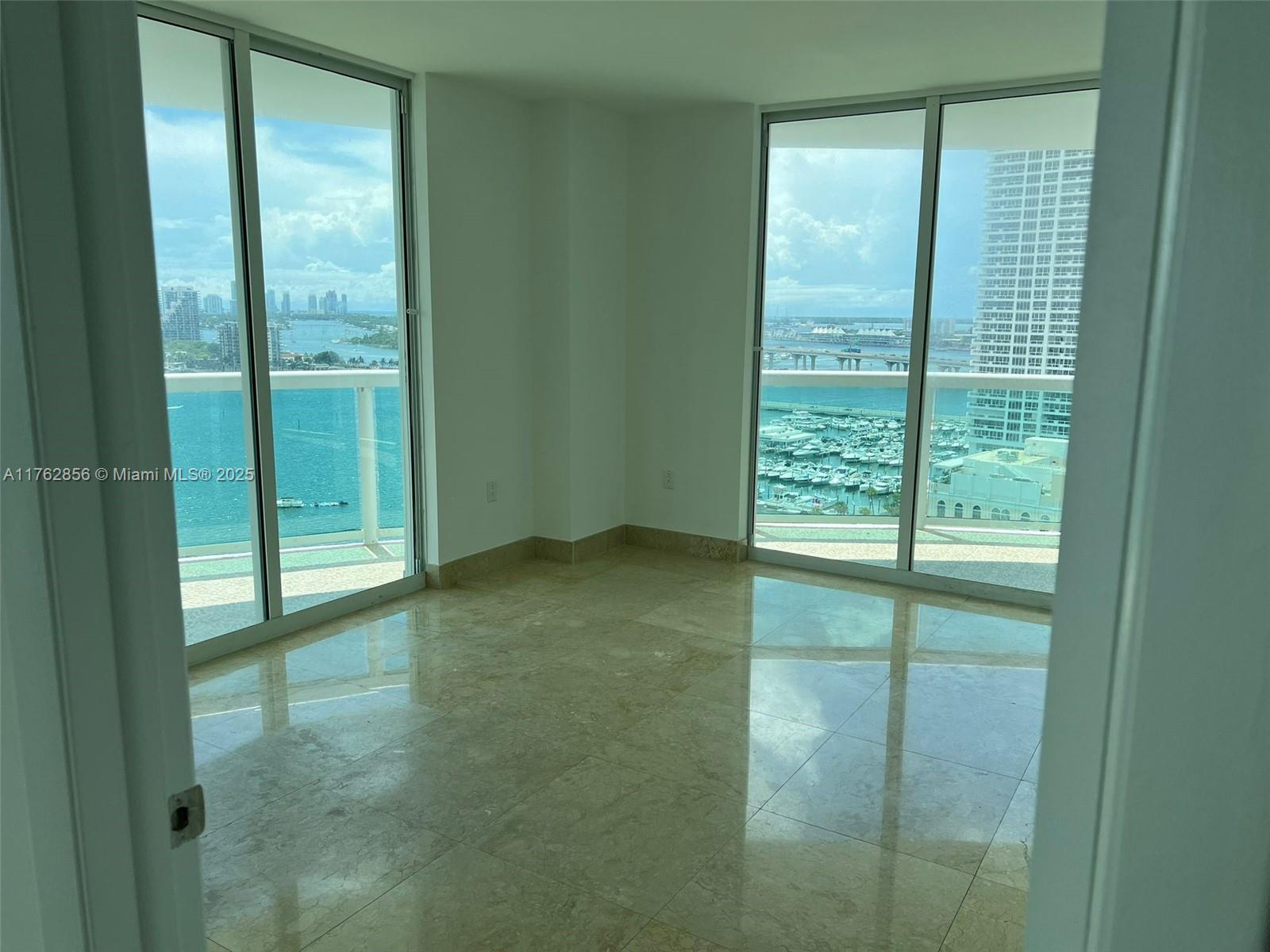 image 1800 Club Condo35