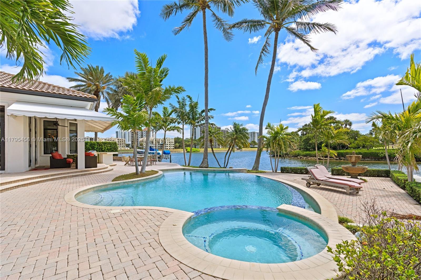 848 Harbour Isle Pl North Palm Beach, FL 33410 848 Harbour Isle Pl North Palm Beach, FL 33410