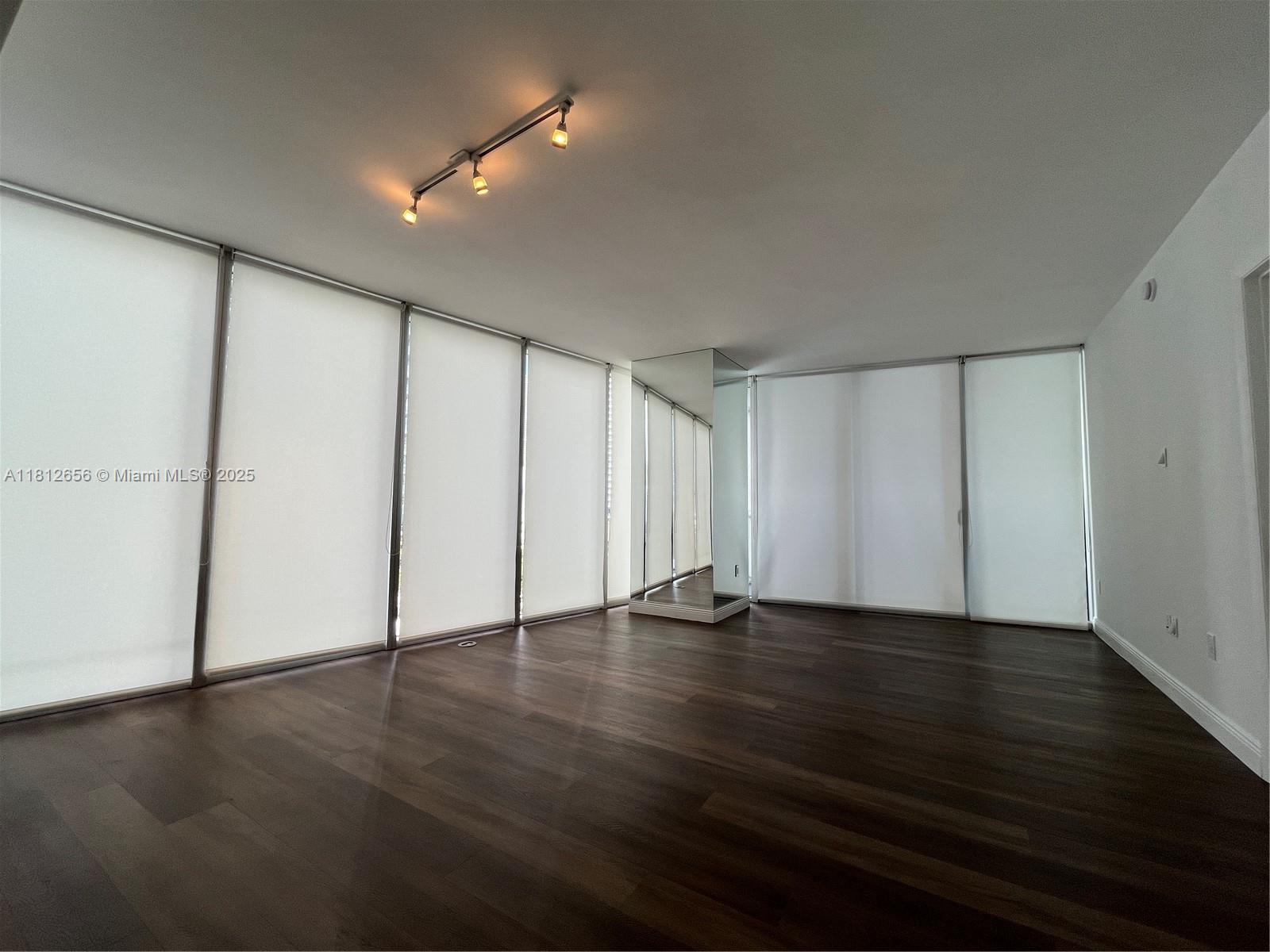 image Icon Brickell No Two10