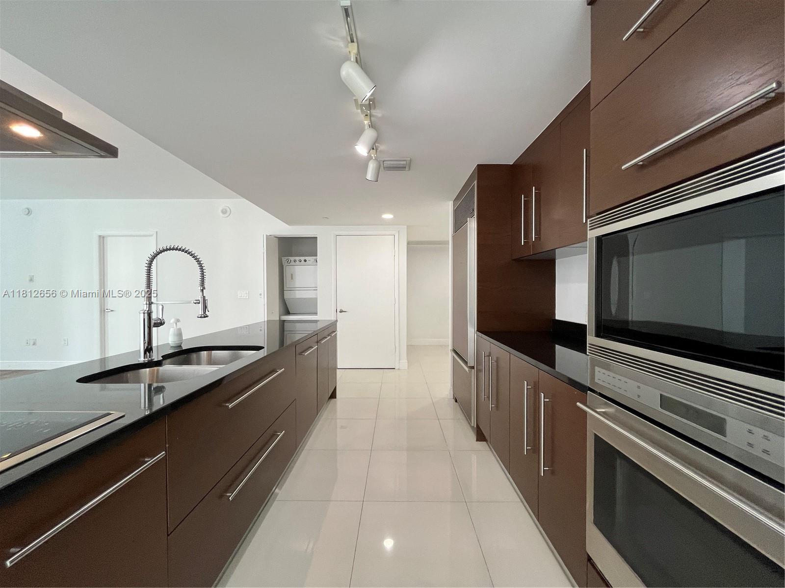 495 Brickell Ave #1710,Miami, FL 33131
