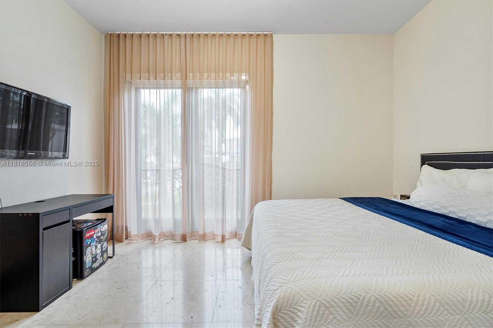 18825 N Bay Rd Sunny Isles Beach, FL 33160