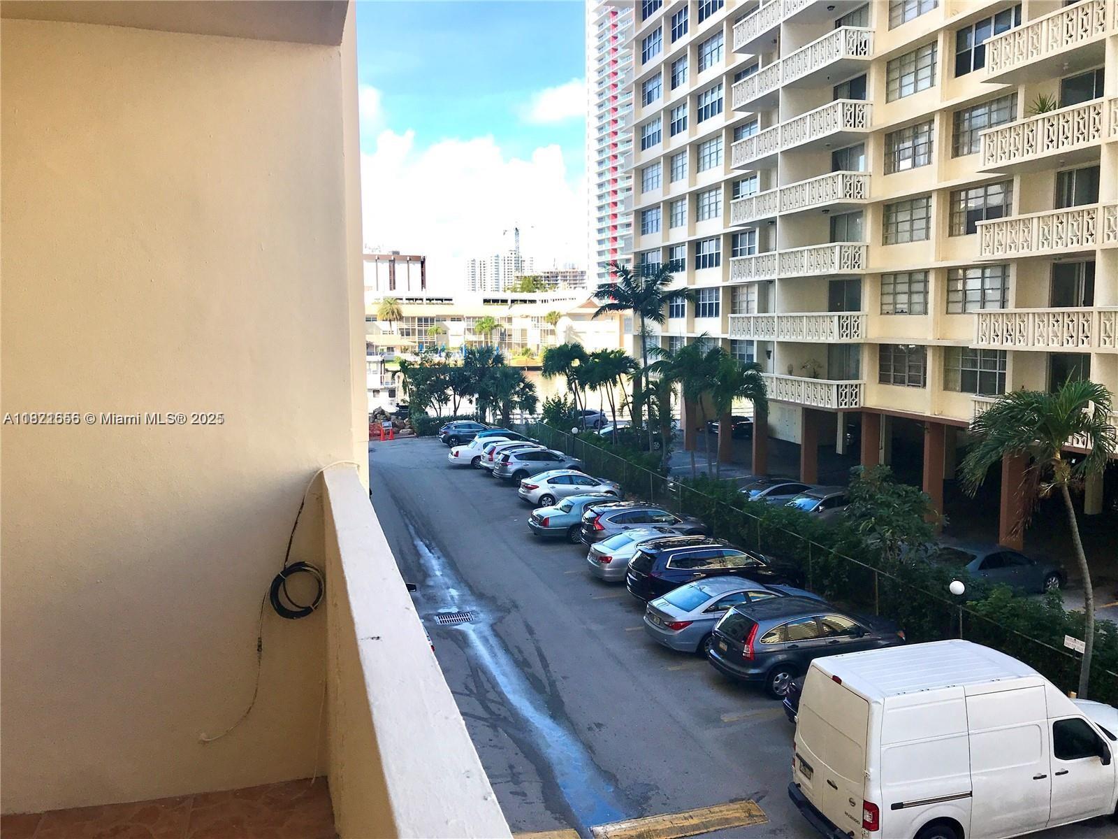 1833 S Ocean Dr #305,Hallandale Beach, FL 33009