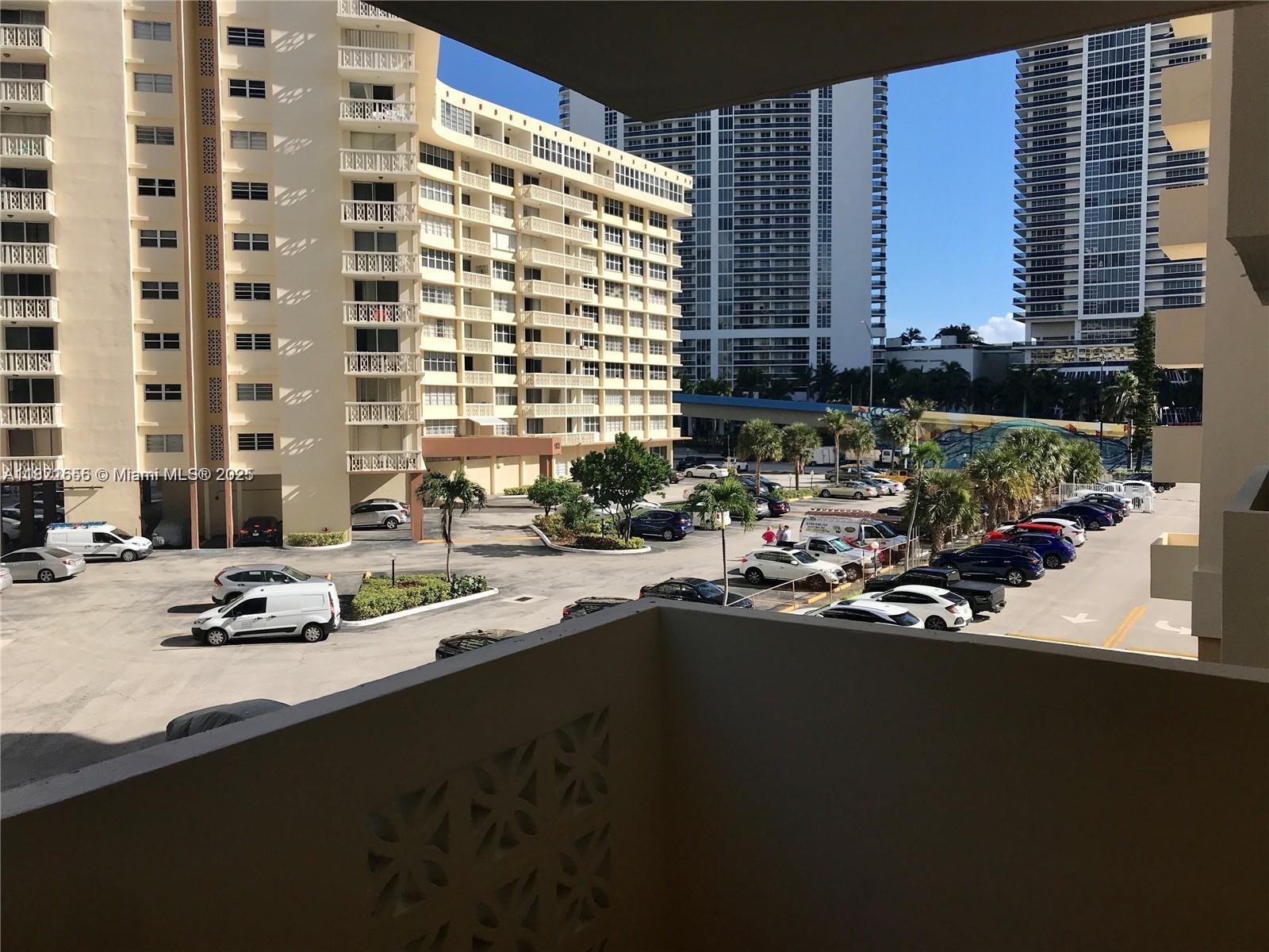 1833 S Ocean Dr #305,Hallandale Beach, FL 33009