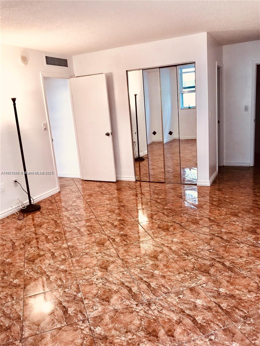 1833 S Ocean Dr #305,Hallandale Beach, FL 33009