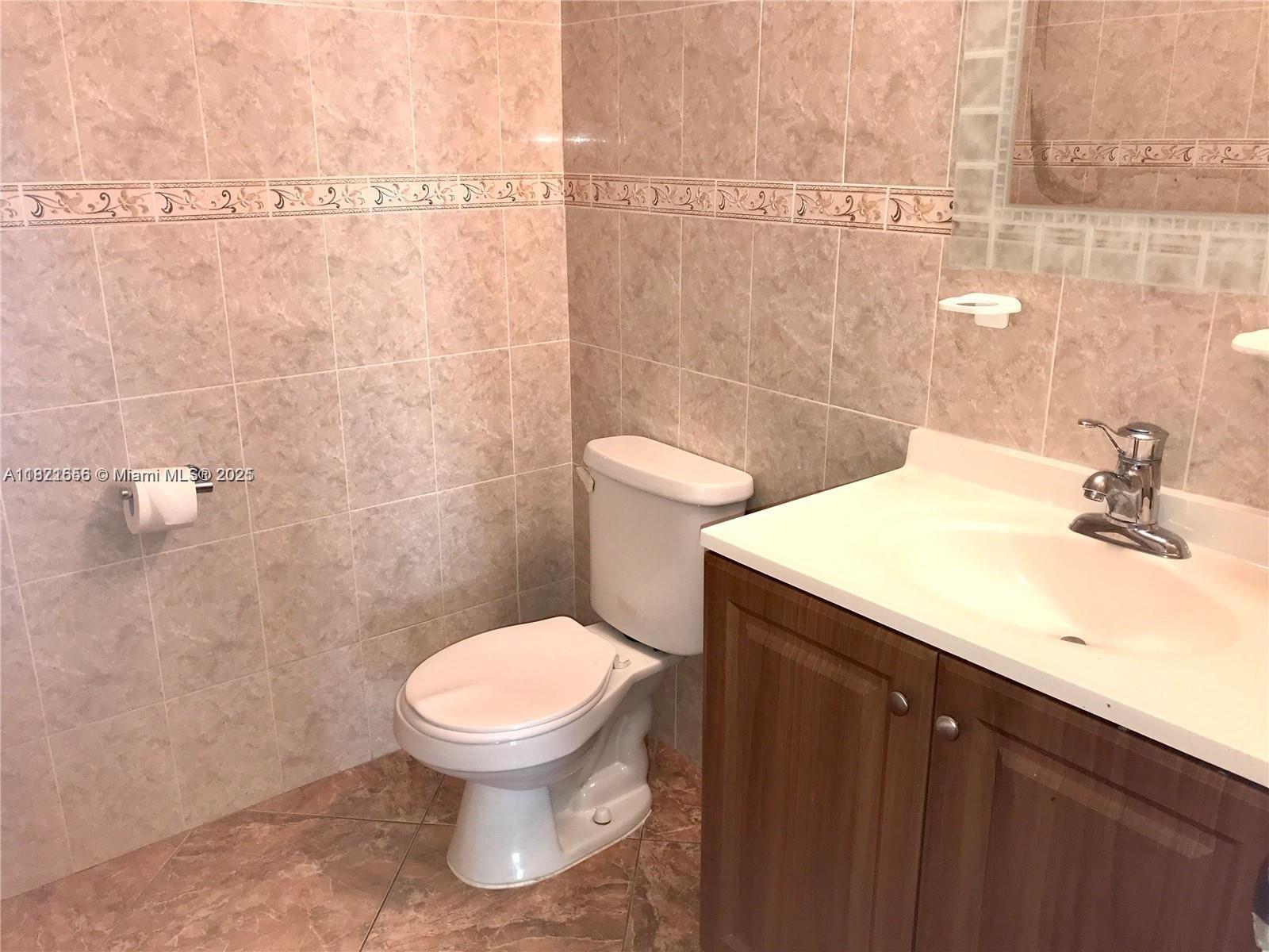 1833 S Ocean Dr #305,Hallandale Beach, FL 33009