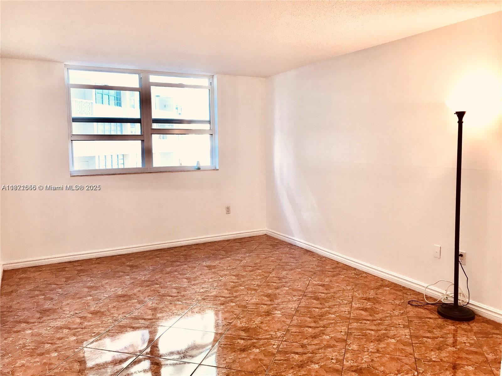 1833 S Ocean Dr #305,Hallandale Beach, FL 33009