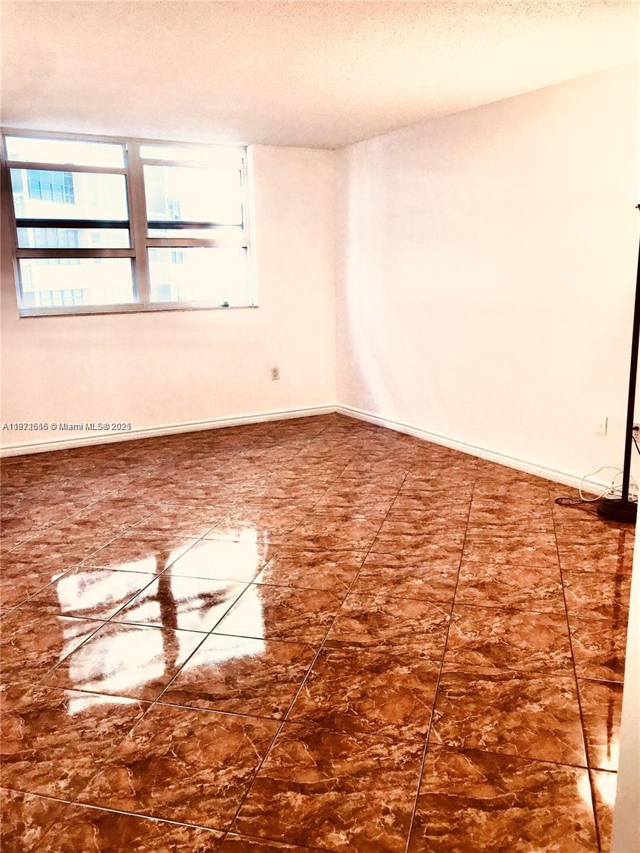 1833 S Ocean Dr #305,Hallandale Beach, FL 33009