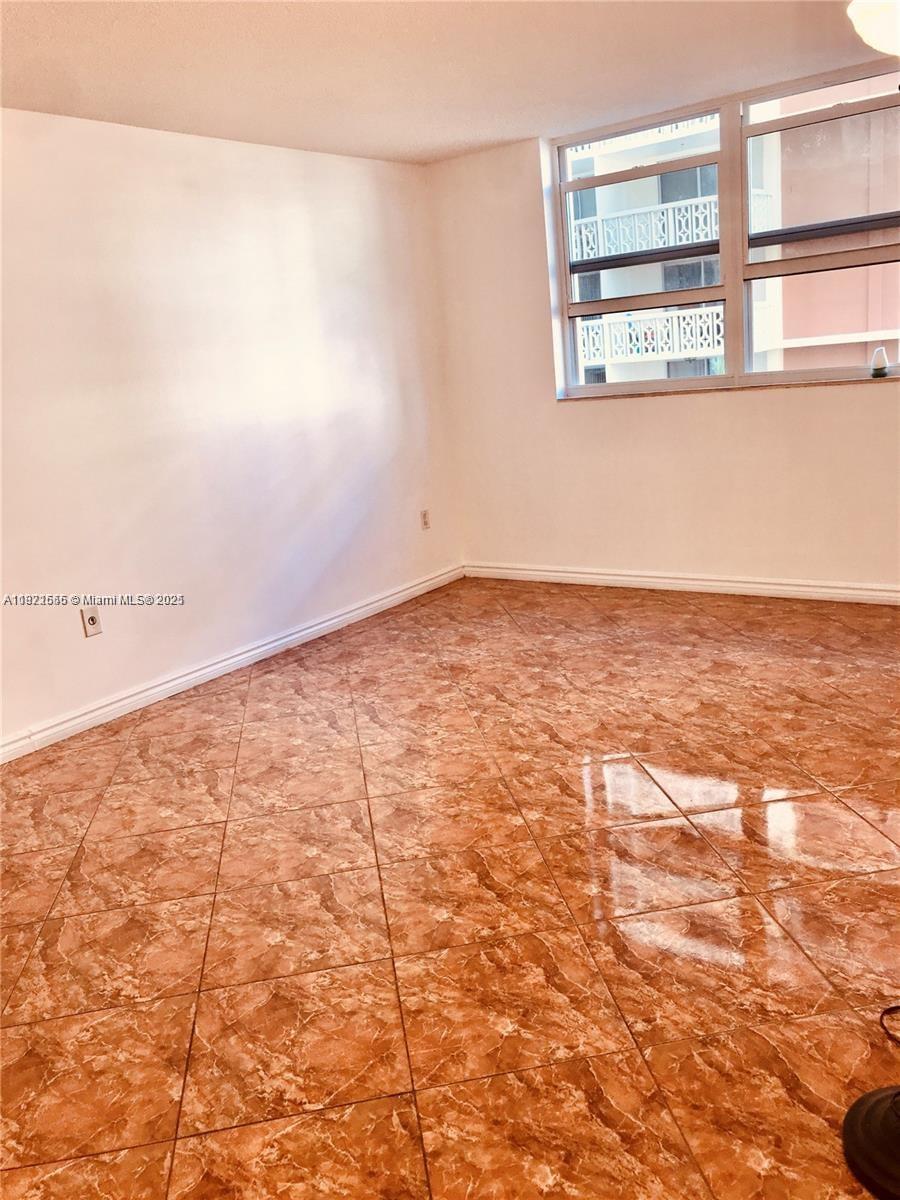 1833 S Ocean Dr #305,Hallandale Beach, FL 33009